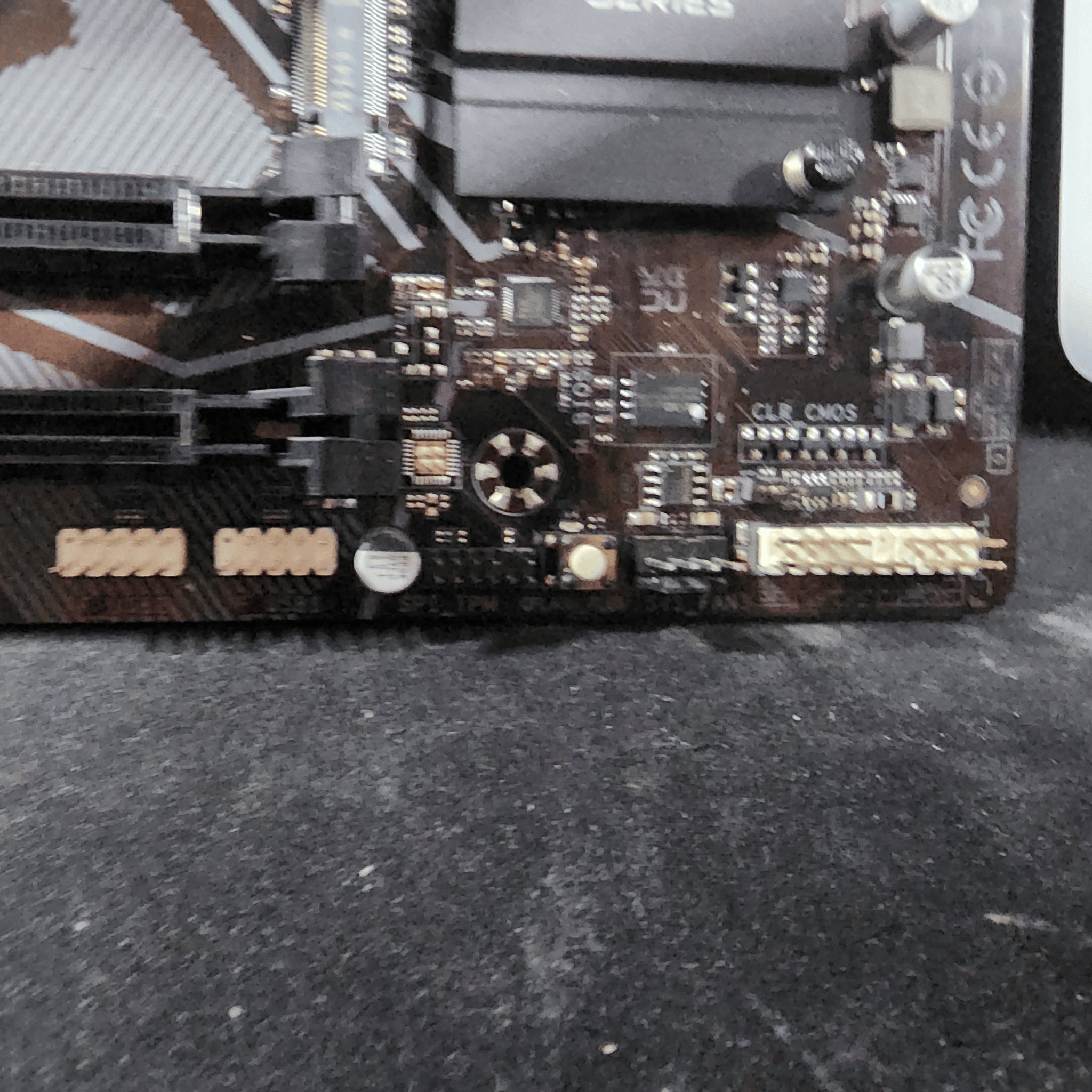 GIGABYTE B560 DS3H AC + i5 10400F + ARGB Cooler combo 