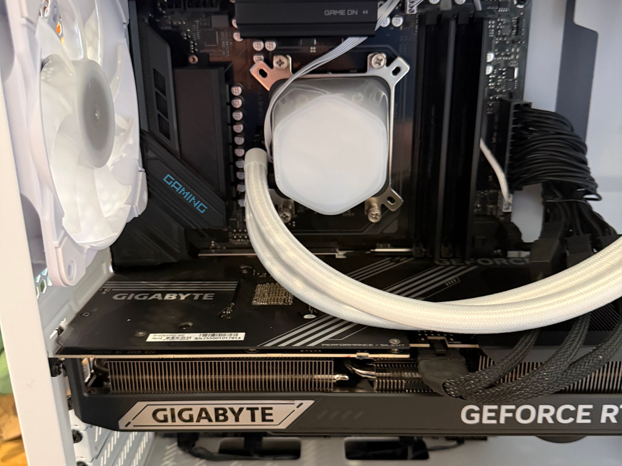 RTX 5080 (16GB) | Ryzen 7 9800X3D | 32GB DDR5 | 4TB NVMe SSD