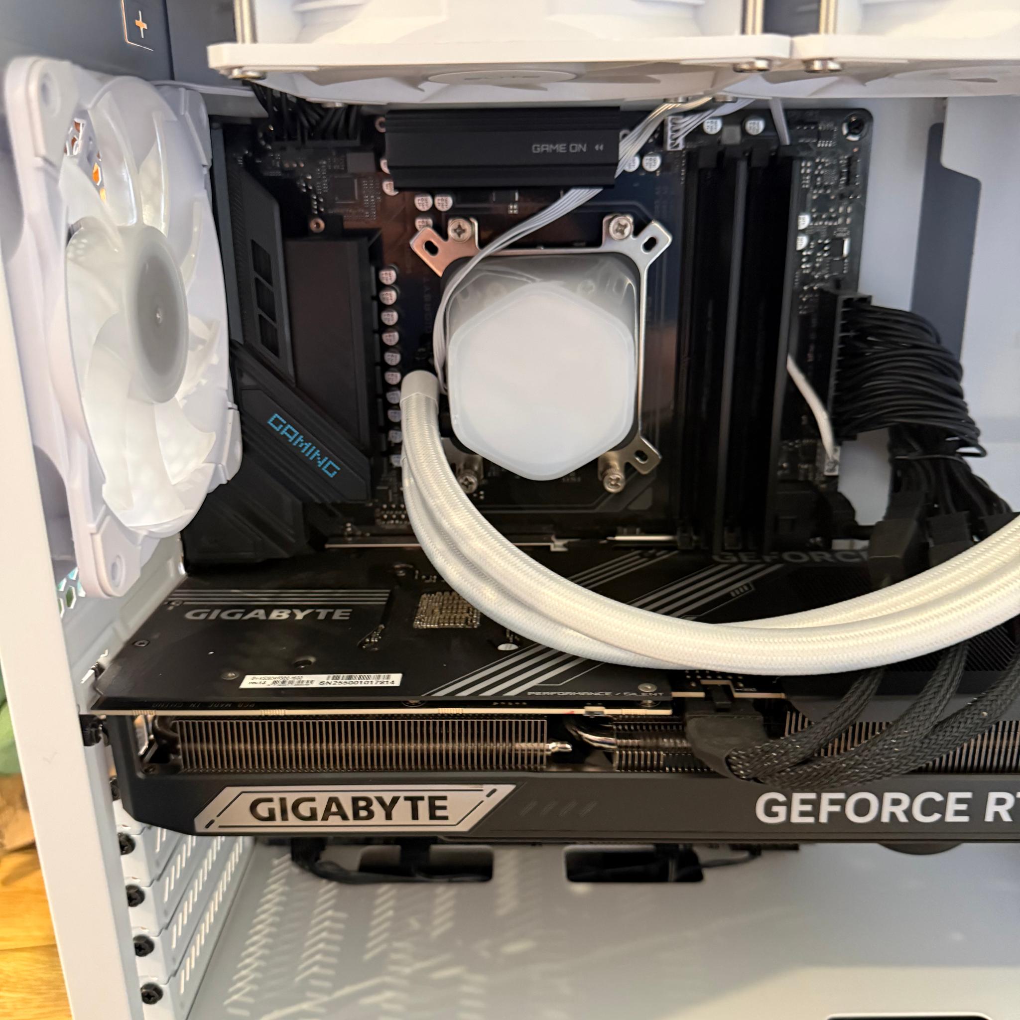 RTX 5080 (16GB) | Ryzen 7 9800X3D | 32GB DDR5 | 4TB NVMe SSD