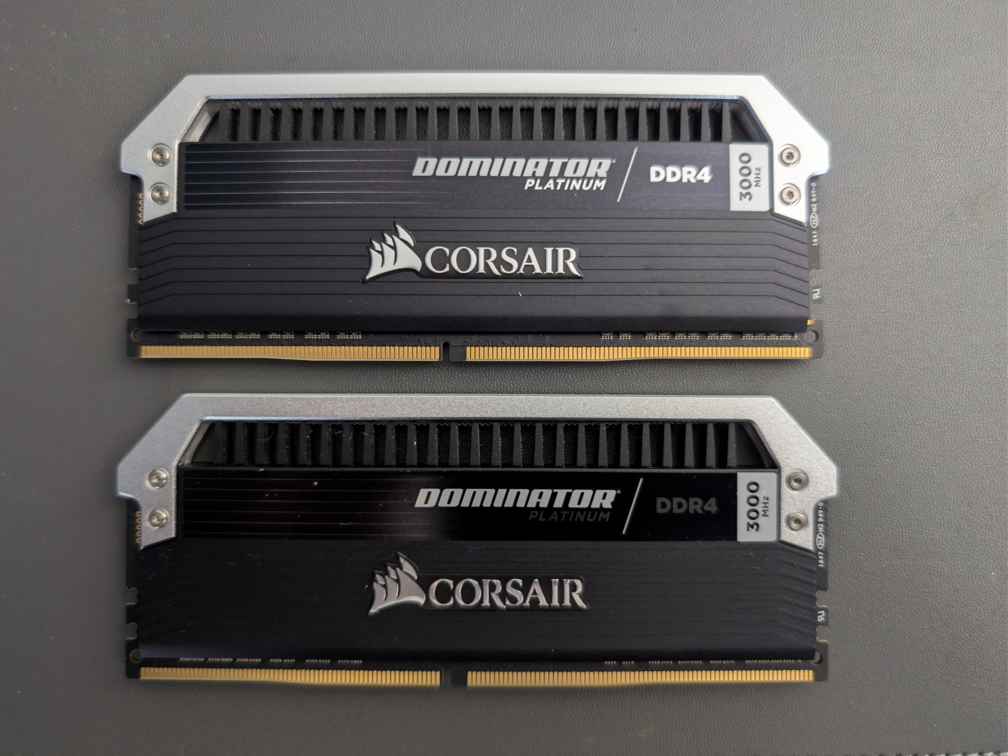 Corsair Dominator Platinum 32 GB (16 GB x2) DDR4-3000