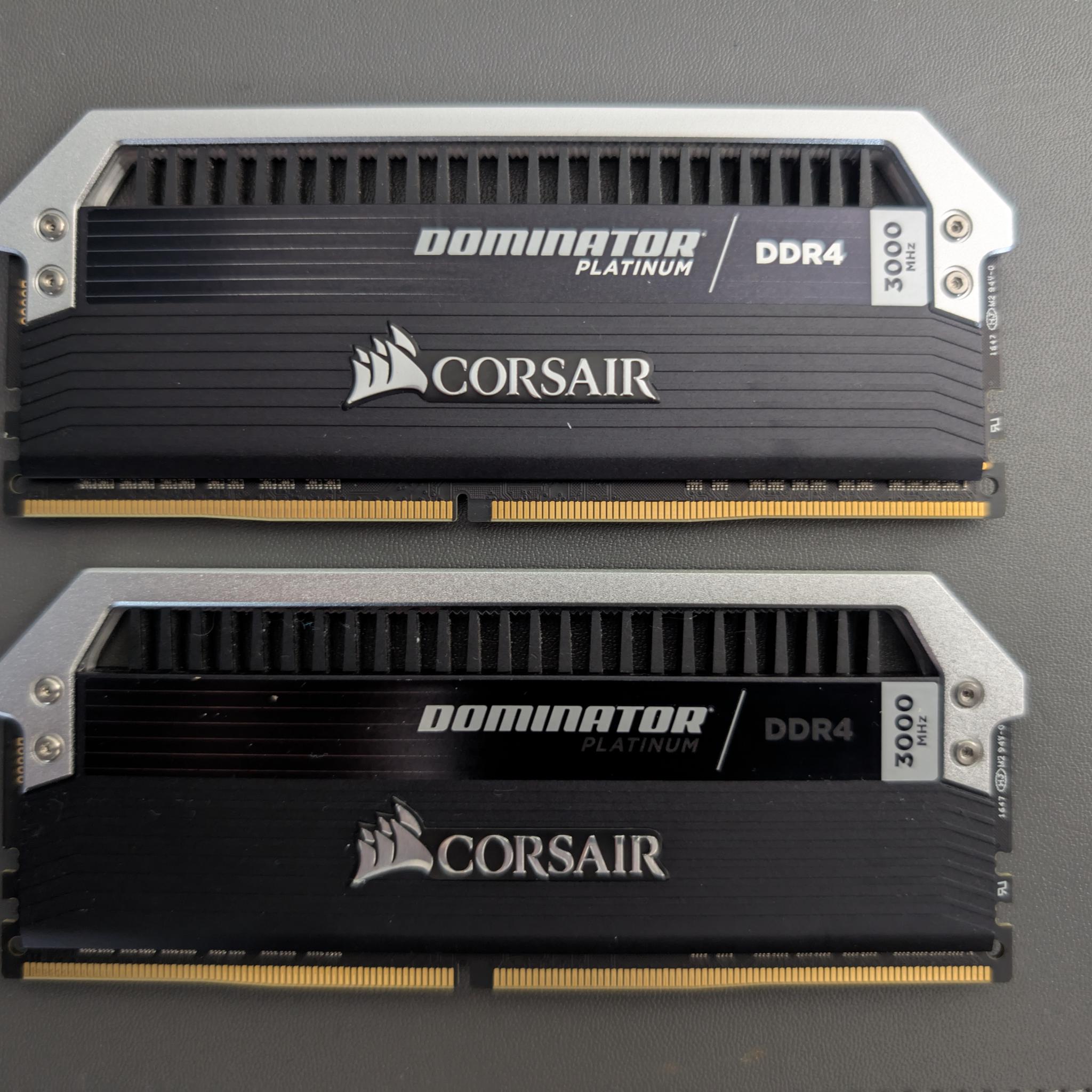 Corsair Dominator Platinum 32 GB (16 GB x2) DDR4-3000
