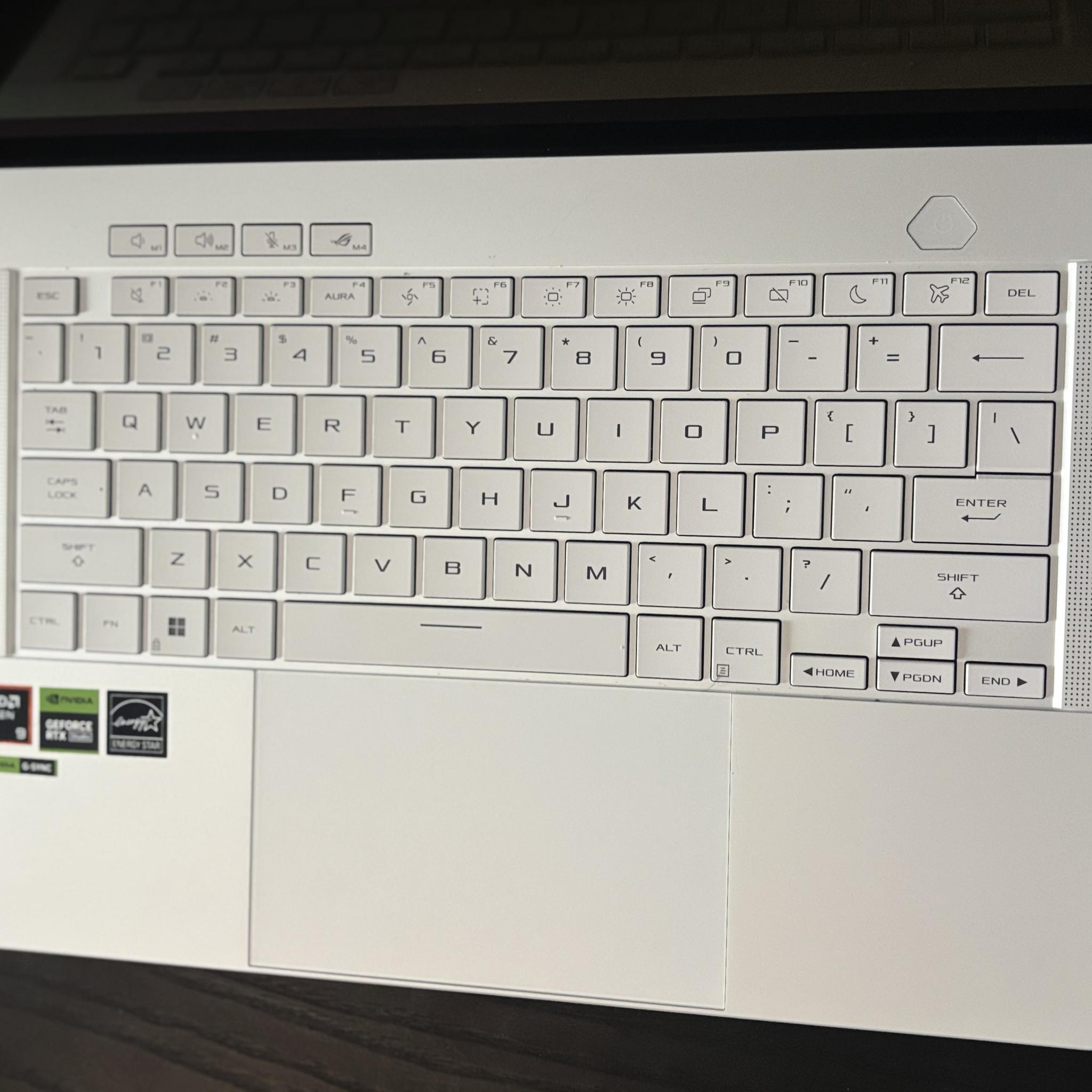 ASUS ROG Zephyrus G14 (Platinum White) – Ryzen 9 / RTX 4060 Gaming Laptop