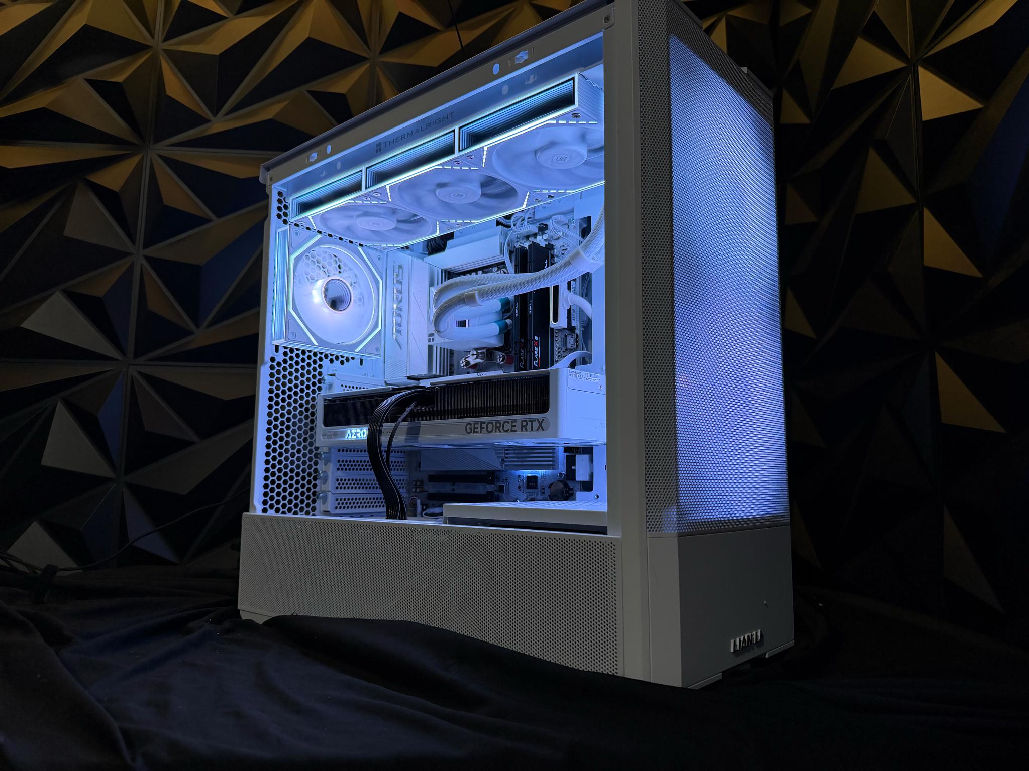 ❄️🤍 WHITEOUT PROTOCOL 🤍❄️Ryzen 9 7900X| RTX 5070| 32 GB DDR5| 2.5 TB NVMe| 850W PSU