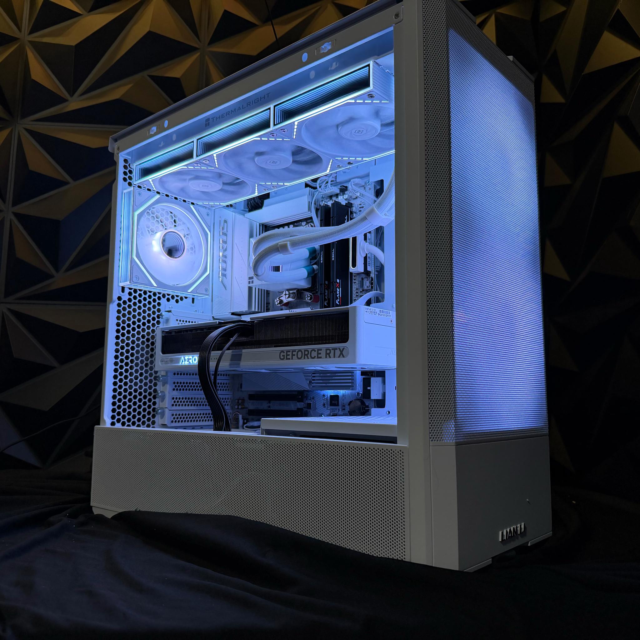 ❄️🤍 WHITEOUT PROTOCOL 🤍❄️Ryzen 9 7900X| RTX 5070| 32 GB DDR5| 2.5 TB NVMe| 850W PSU