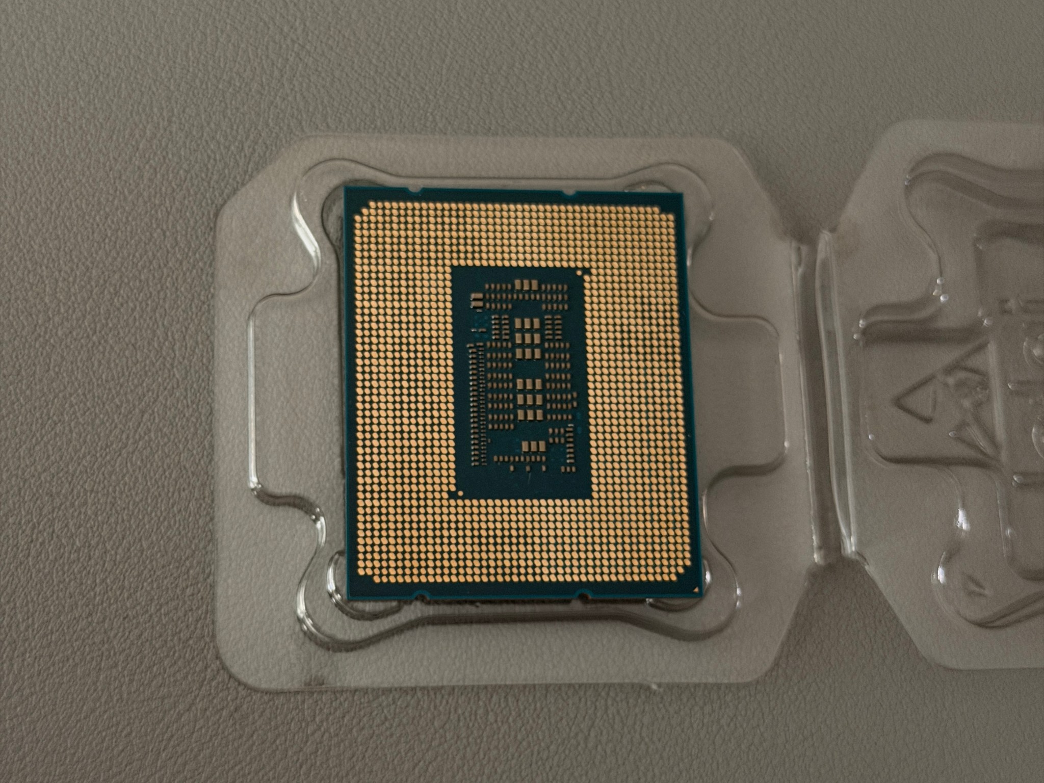 i5-12400F