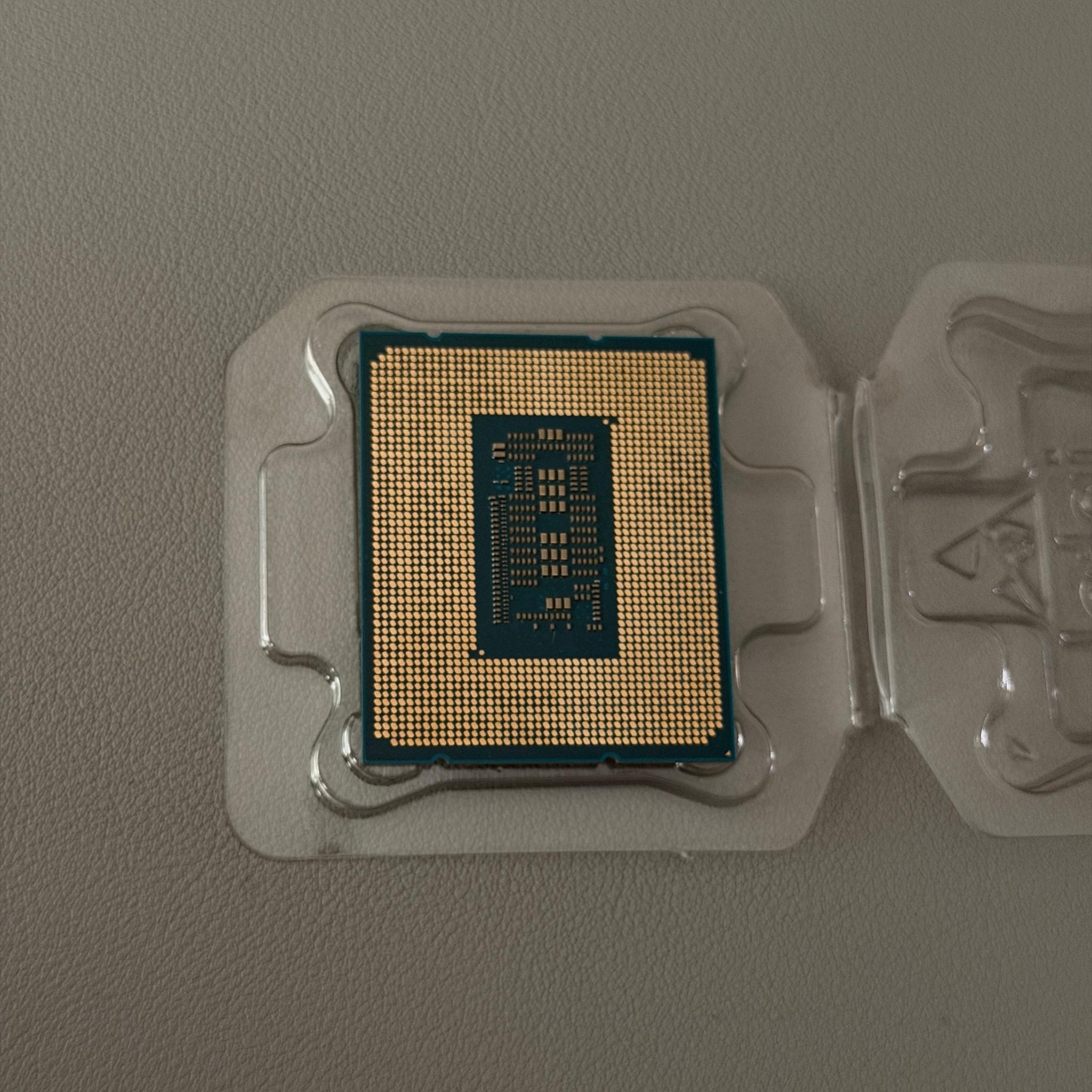 i5-12400F