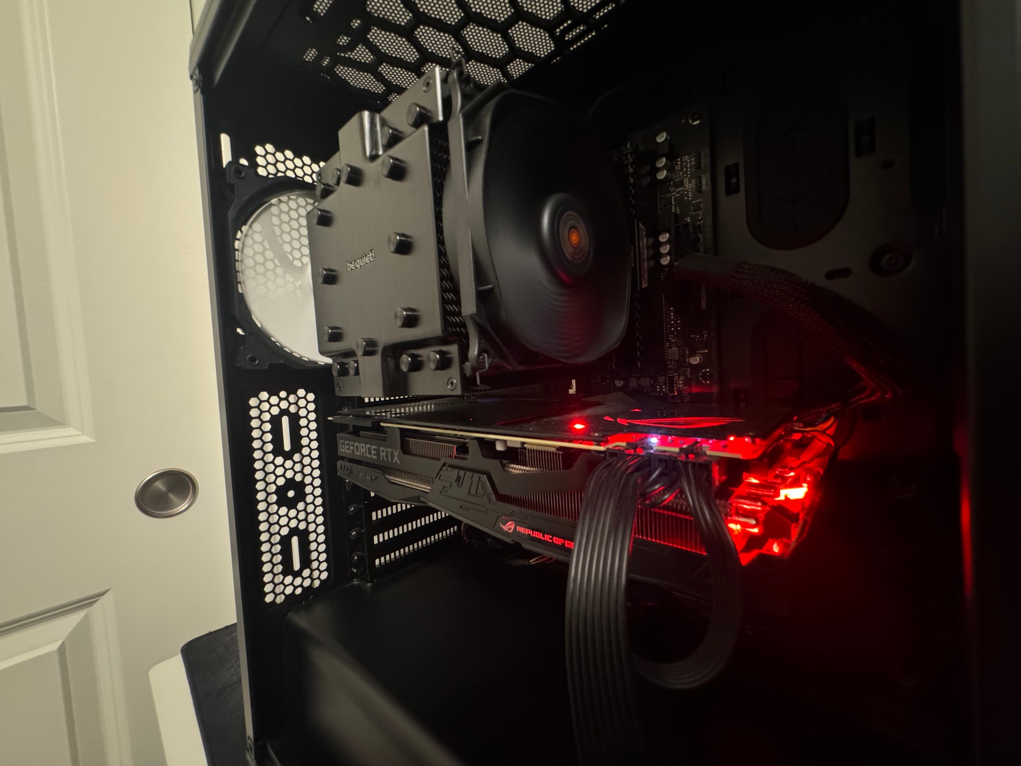 Gaming PC | RTX 2070 Super |  Ryzen 9 3900X | 32GB RAM | 1TB SSD | Razer Keyboard & Mouse