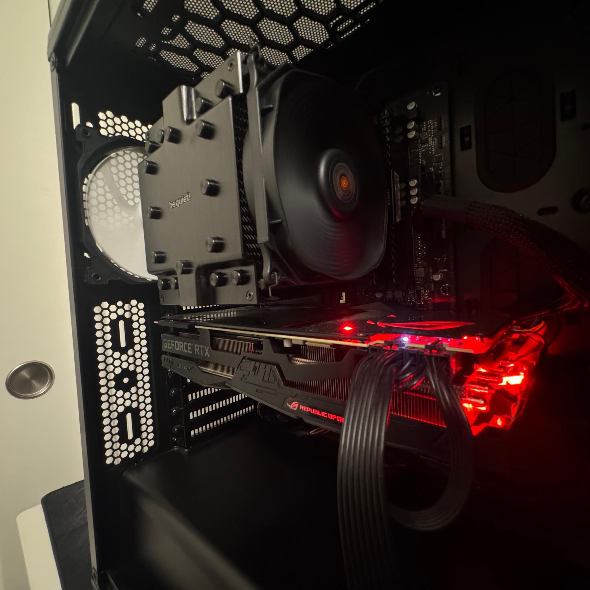 Gaming PC | RTX 2070 Super |  Ryzen 9 3900X | 32GB RAM | 1TB SSD | Razer Keyboard & Mouse