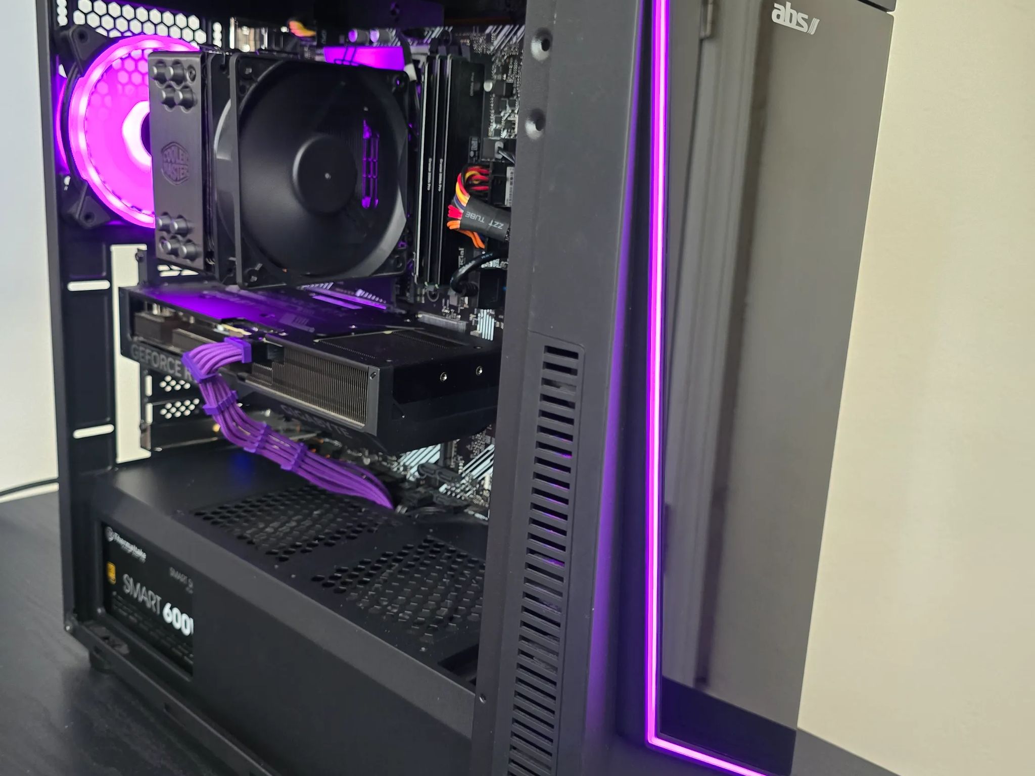 I5-10600k | RTX 4070 | 72GB DDR4 | 1.5TB SSD - Gaming PC