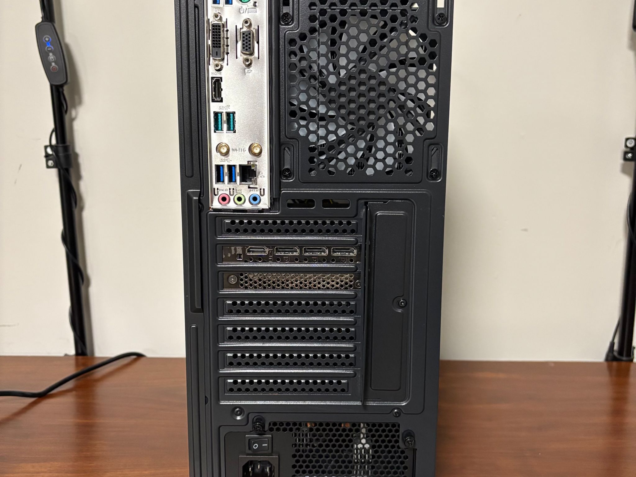 RTX 3070 | Ryzen 9 5900X | 32GB DDR4 | 1TB SSD | 700W PSU | 4 x Fans