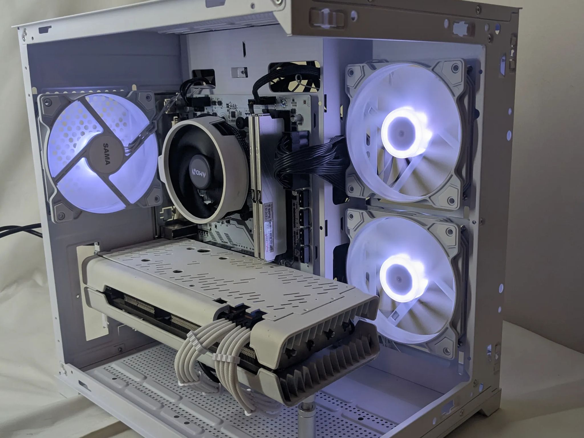 Ryzen 7 | RX 5700 | 16 GB RAM | Windows 11 home