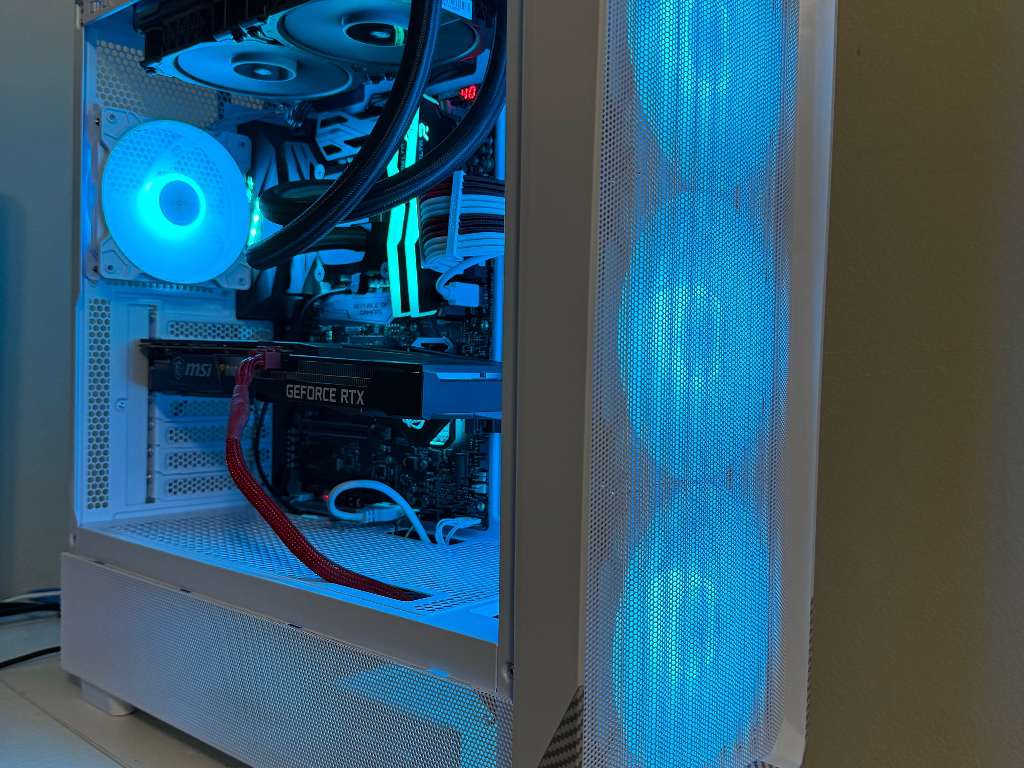 I7 8700k / RTX 3060 Ti / 16gb RAM/ 1tb SSD 2tb HDD