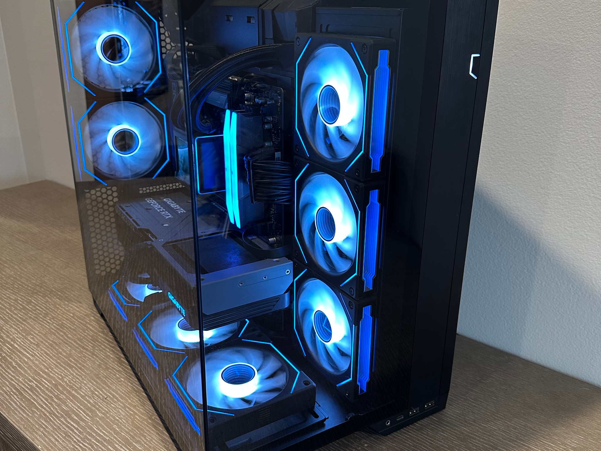 CUSTOM BUILT GAMING PC - RTX 4070 - RYZEN 7 9700X - 32GB DDR5