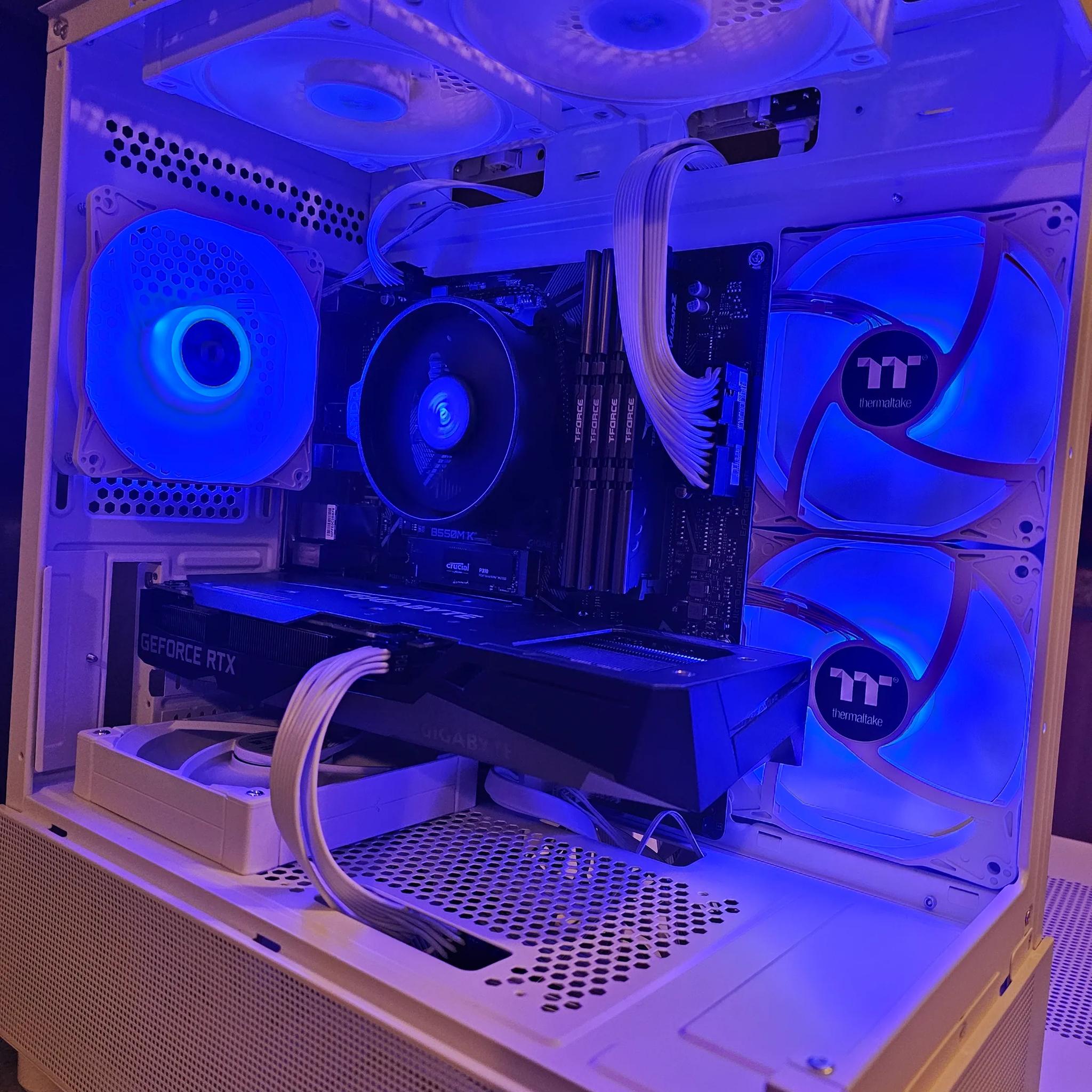 White Swan R1/Gigabyte 3060 12GB/AMD RYZEN 3600