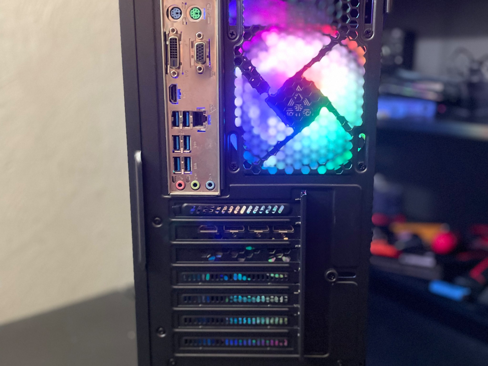 RTX 3060 | i7-6700 | 16GB DDR4 | 256GB SSD |
