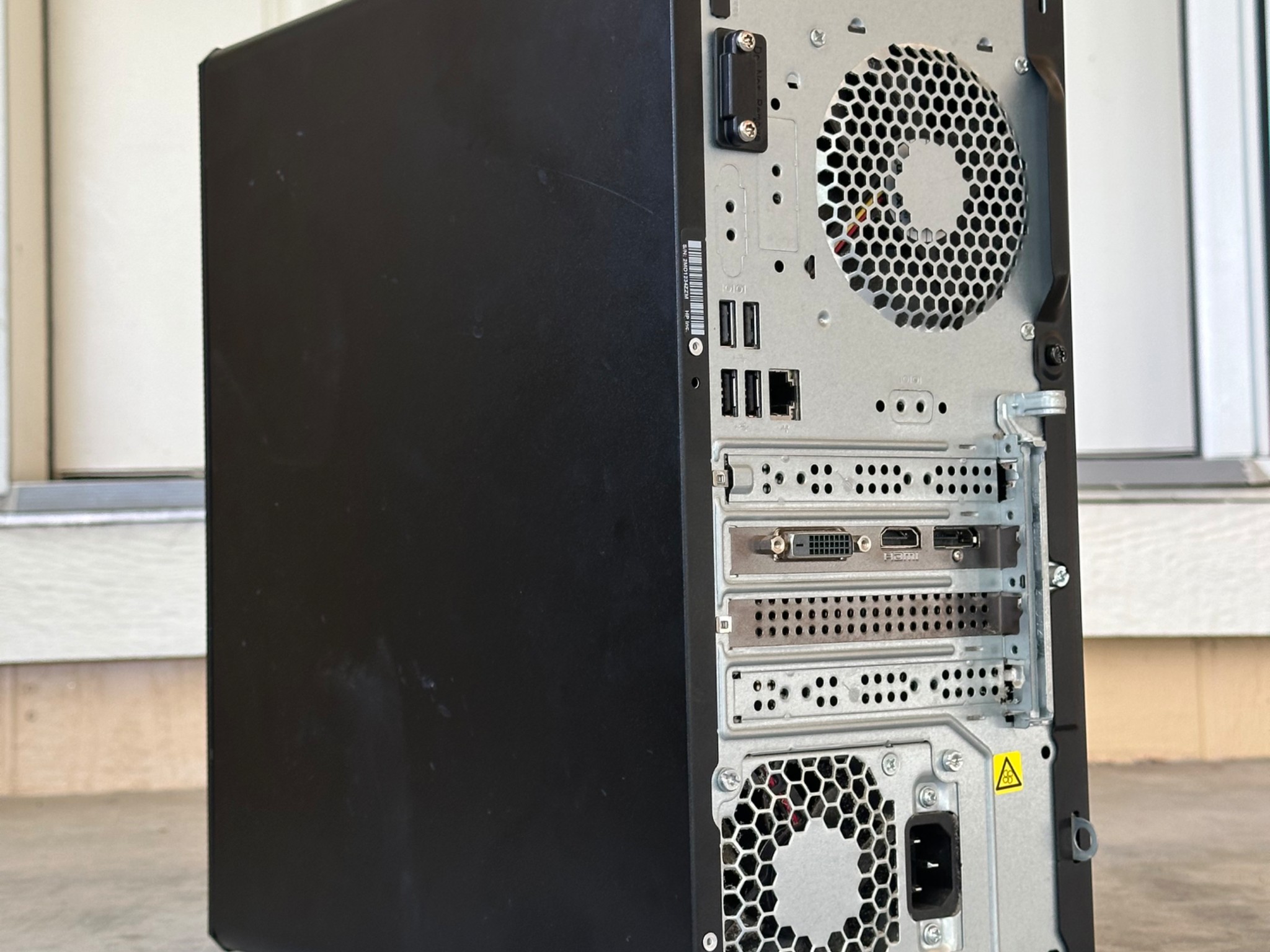 i5-11400 / GTX 1660 Super / 16GB DDR4 / 1256GB Storage / Windows 11