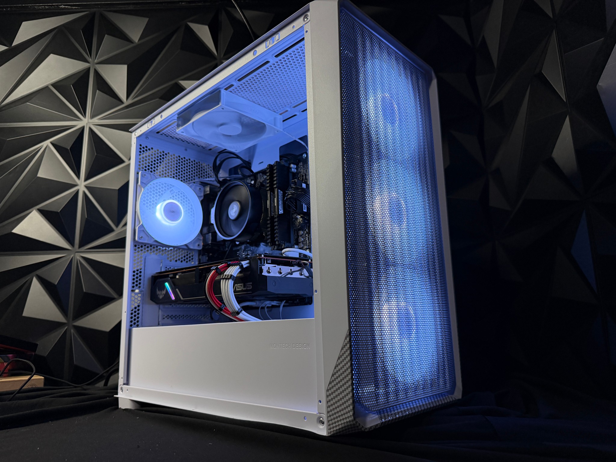 🔴⚡ RED FIBER ⚡🔴 Ryzen 5 5500| RX 5700XT| 16 GB DDR4| 750 GB NVMe| 650W Gold PSU