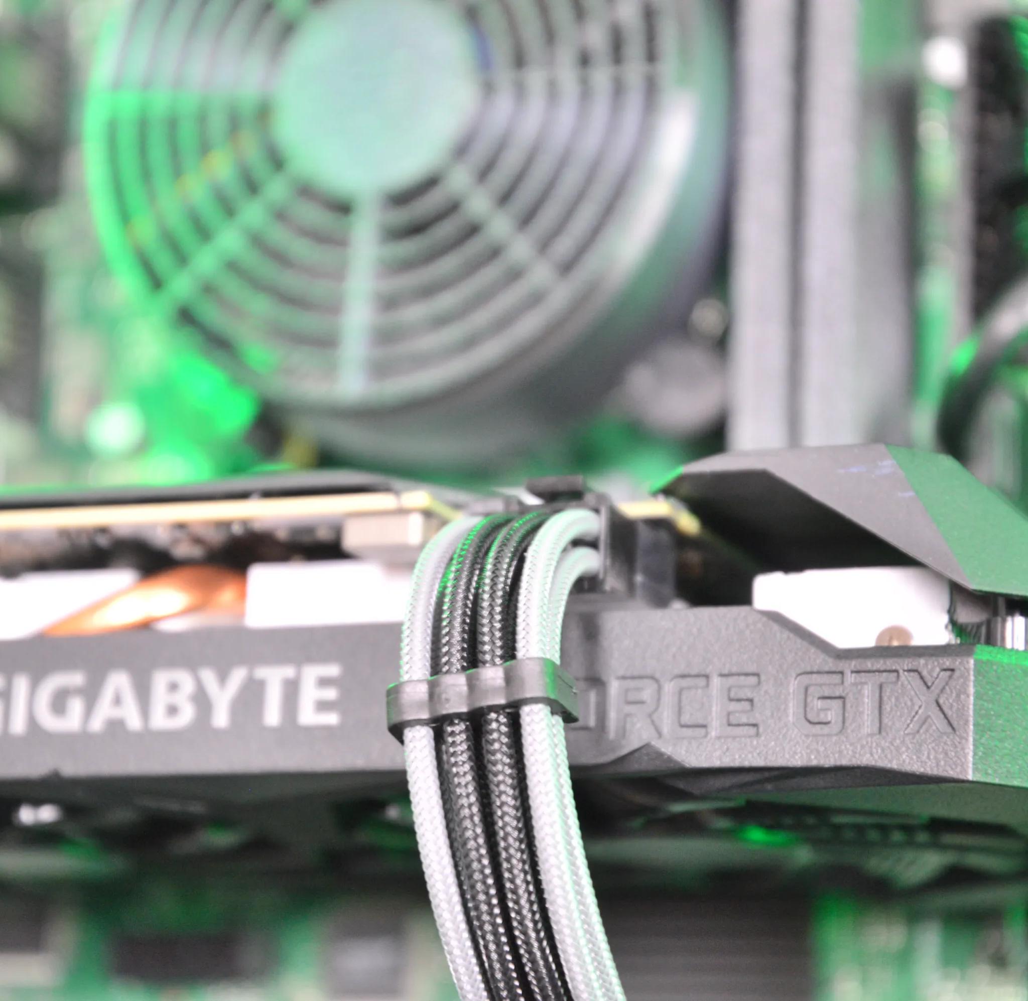 🟩⬛| GTX 1660 6GB | INTEL i5-8400 | 16GB DDR4 RAM | 512 GB SATA SSD | Emerald of Darkness 2.0 |