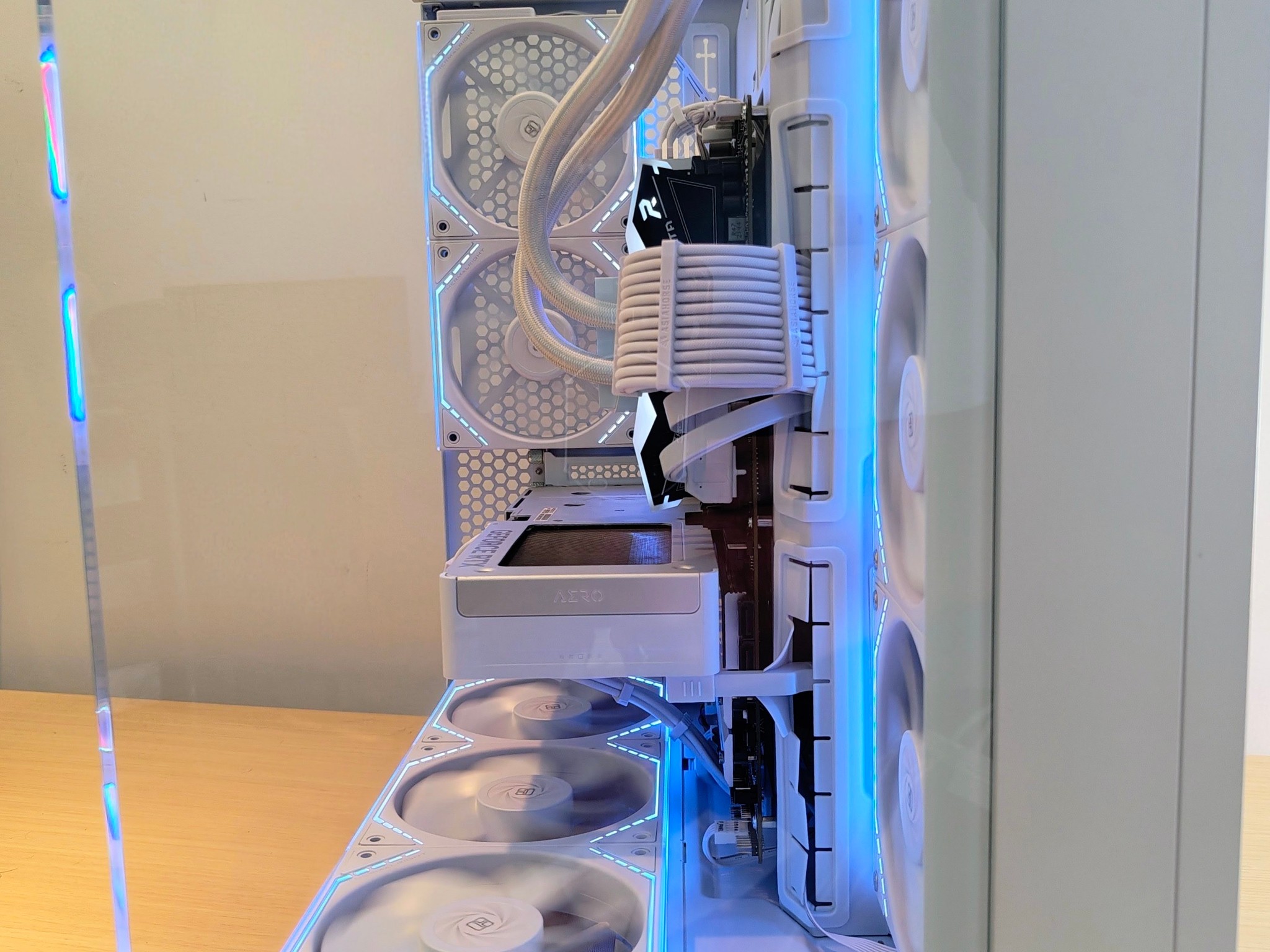Glacier 🧊 RTX 5060 TI (16GB) | Ryzen 7 7700X | 32GB DDR5 | Gaming PC