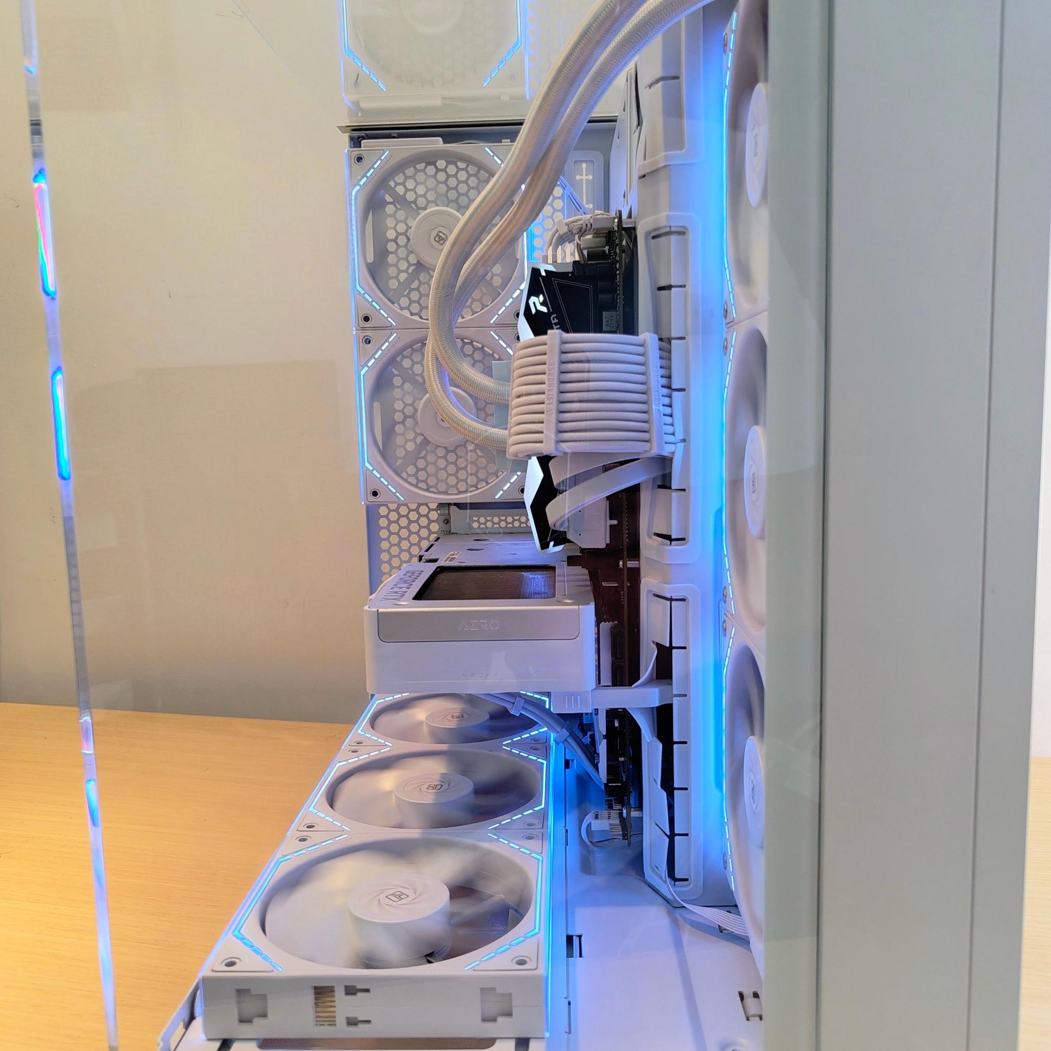 Glacier 🧊 RTX 5060 TI (16GB) | Ryzen 7 7700X | 32GB DDR5 | Gaming PC