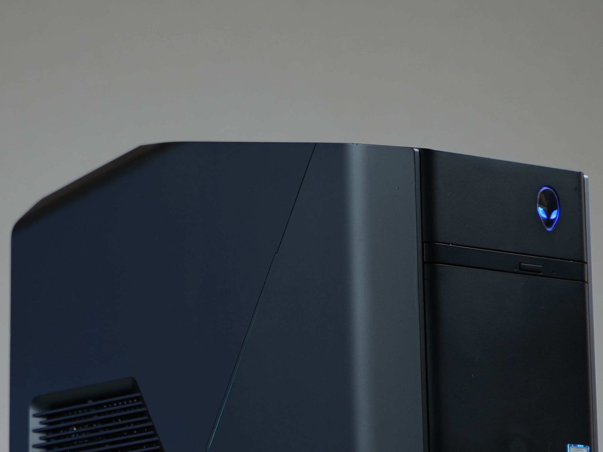 “Alienform 4” GTX 1070 Intel Core i7 7700 16GB .9TB Windows 11 Gaming PC Powerhouse