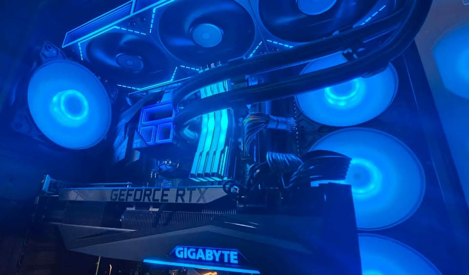 "Tron Battery" Custom Gaming PC Ryzen 5700x/RTX 3080 12GB