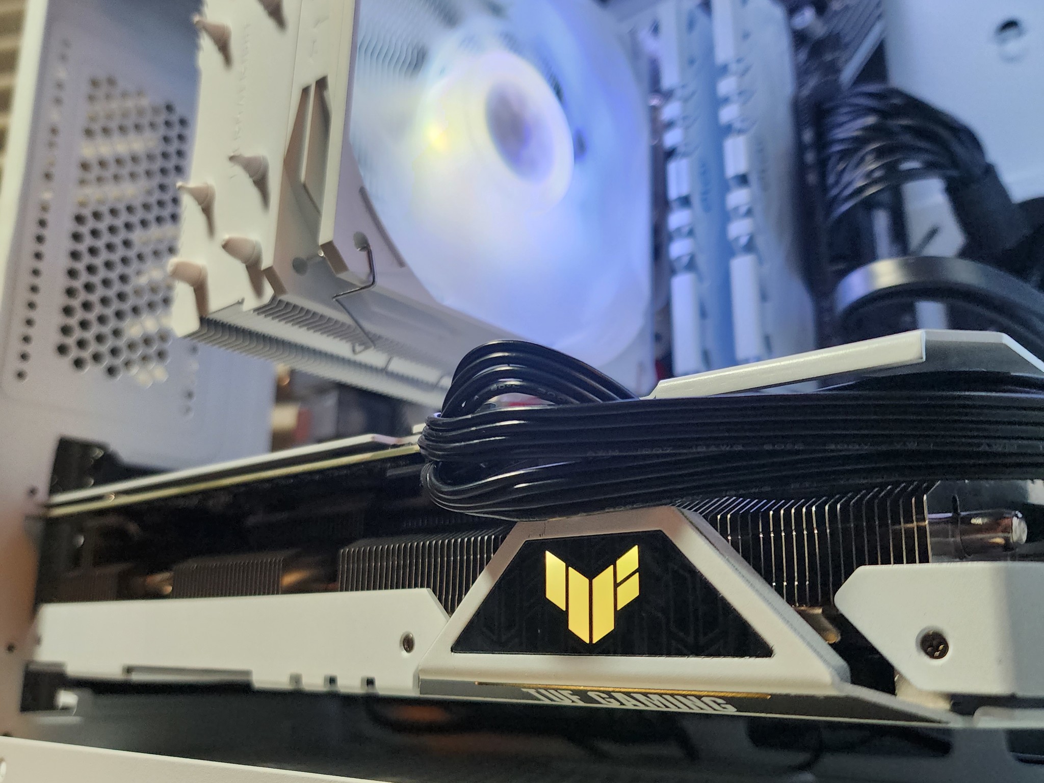 🤍💛🤍 GeForce RTX 3060 Ti // AMD Ryzen 7 3700X // 16GB 3200MHz 