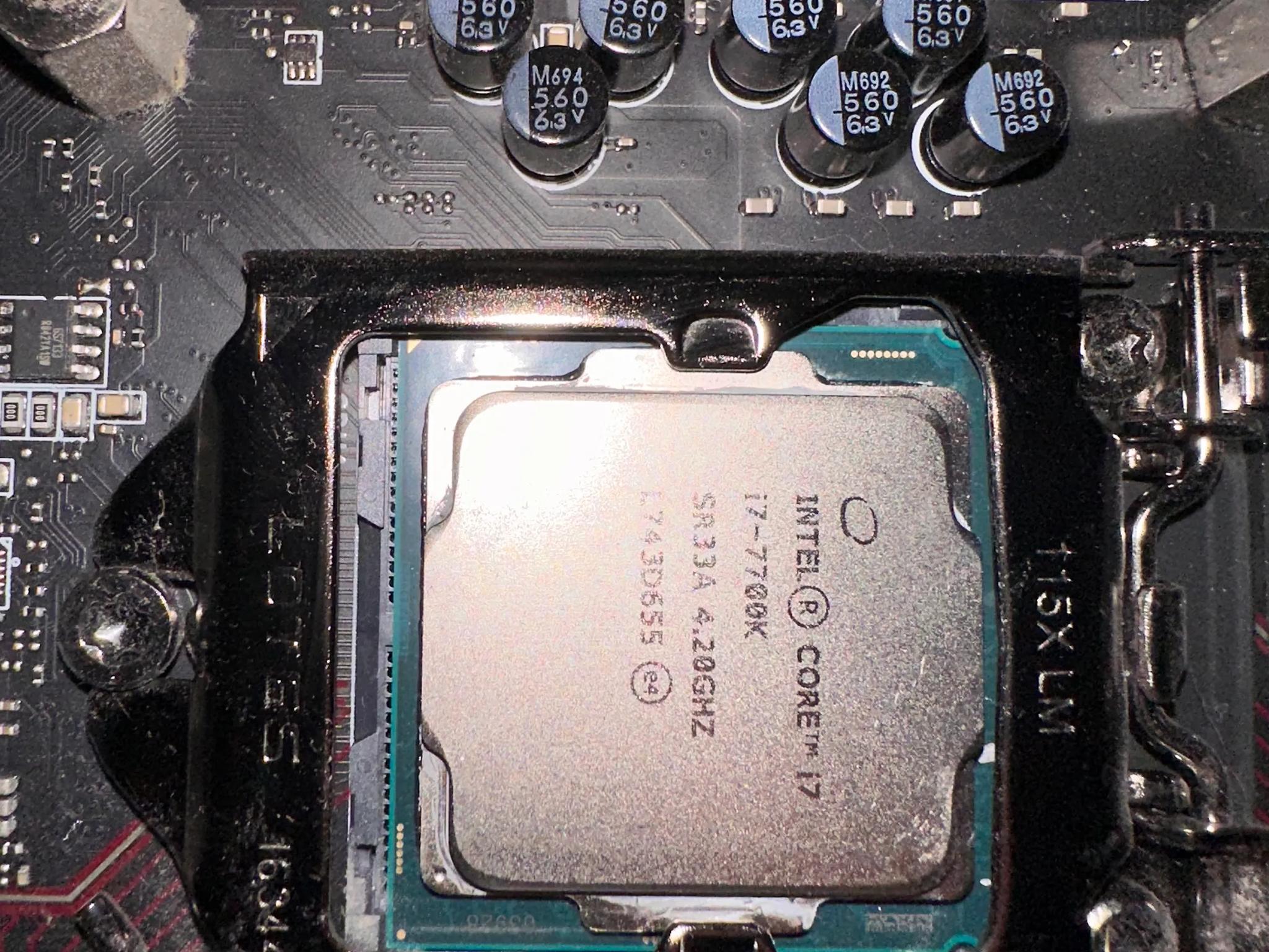 Intel Core i7-7700K, 4.2 GHz Quad Core CPU