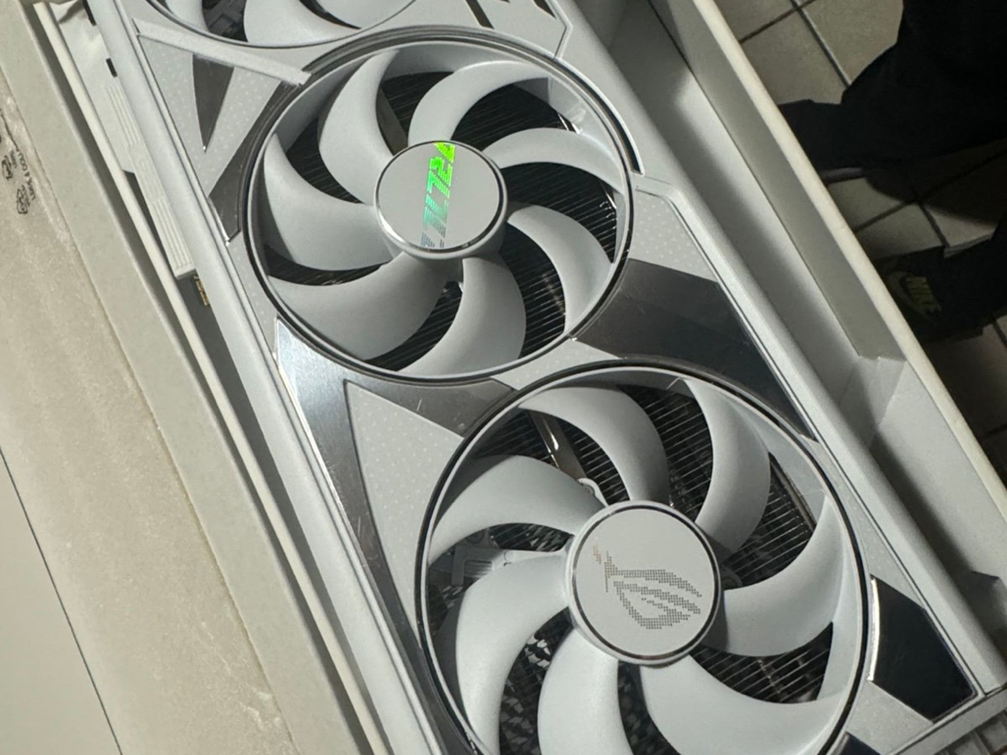 ❄️ WHITE ASUS ROG STRIX 4090 ❄️ ⚠️ HARD TO FIND GPU ⚠️