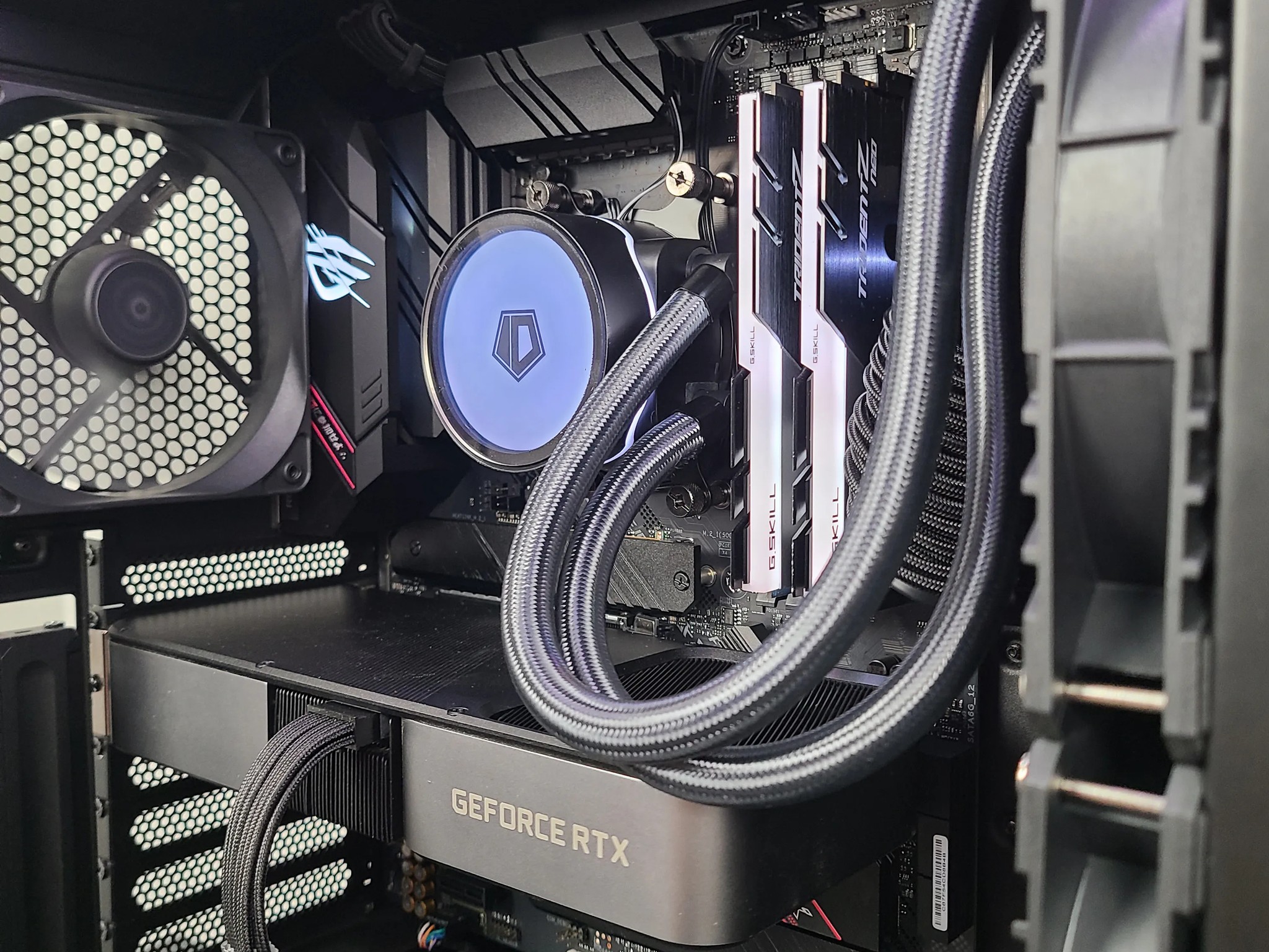 ⚫⚪ NOIR: RTX 3070 Founders + Ryzen 5 + 32GB + 1TB