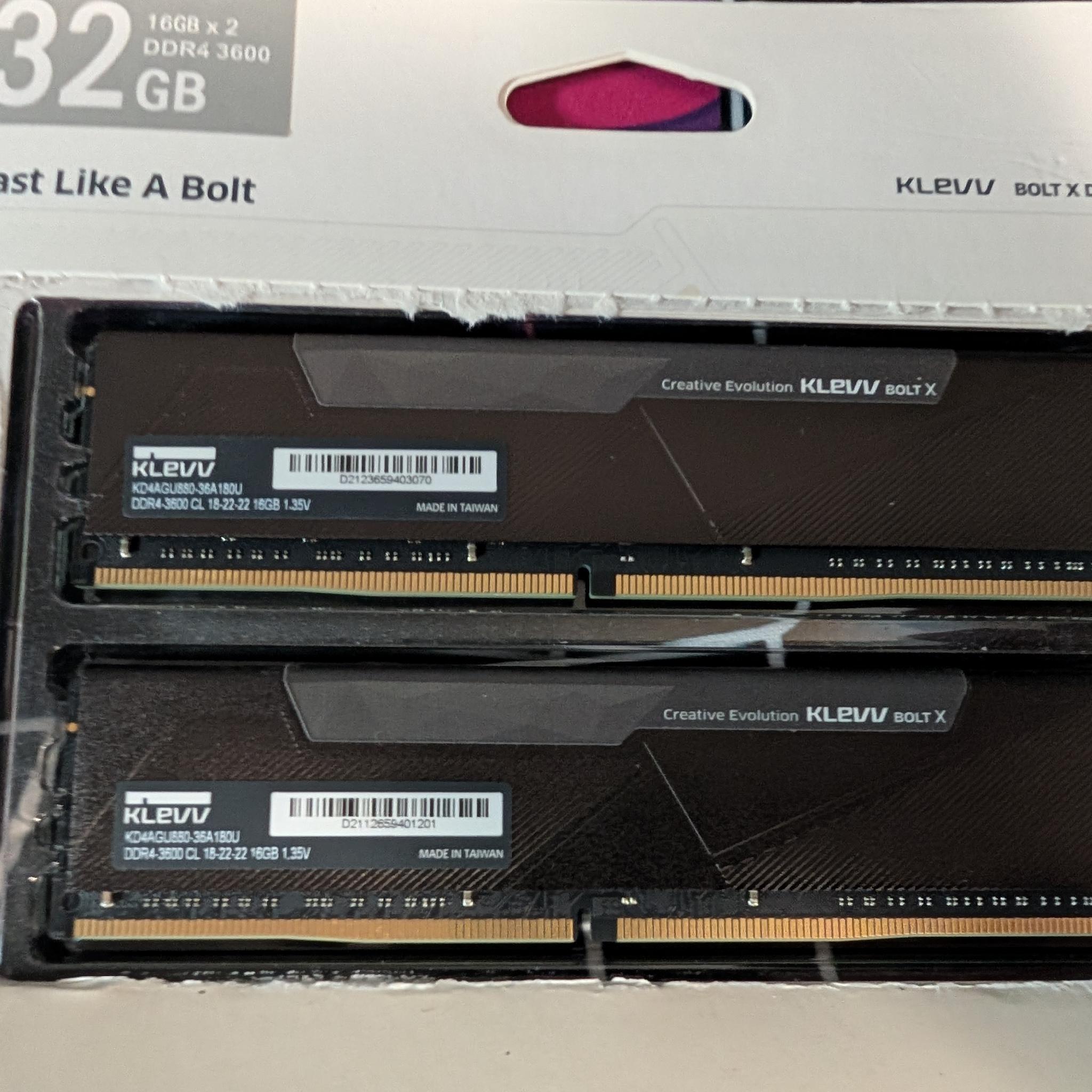 Klevv BOLT X 32GB (2x16GB) DDR4 3600MHz CL18 RAM