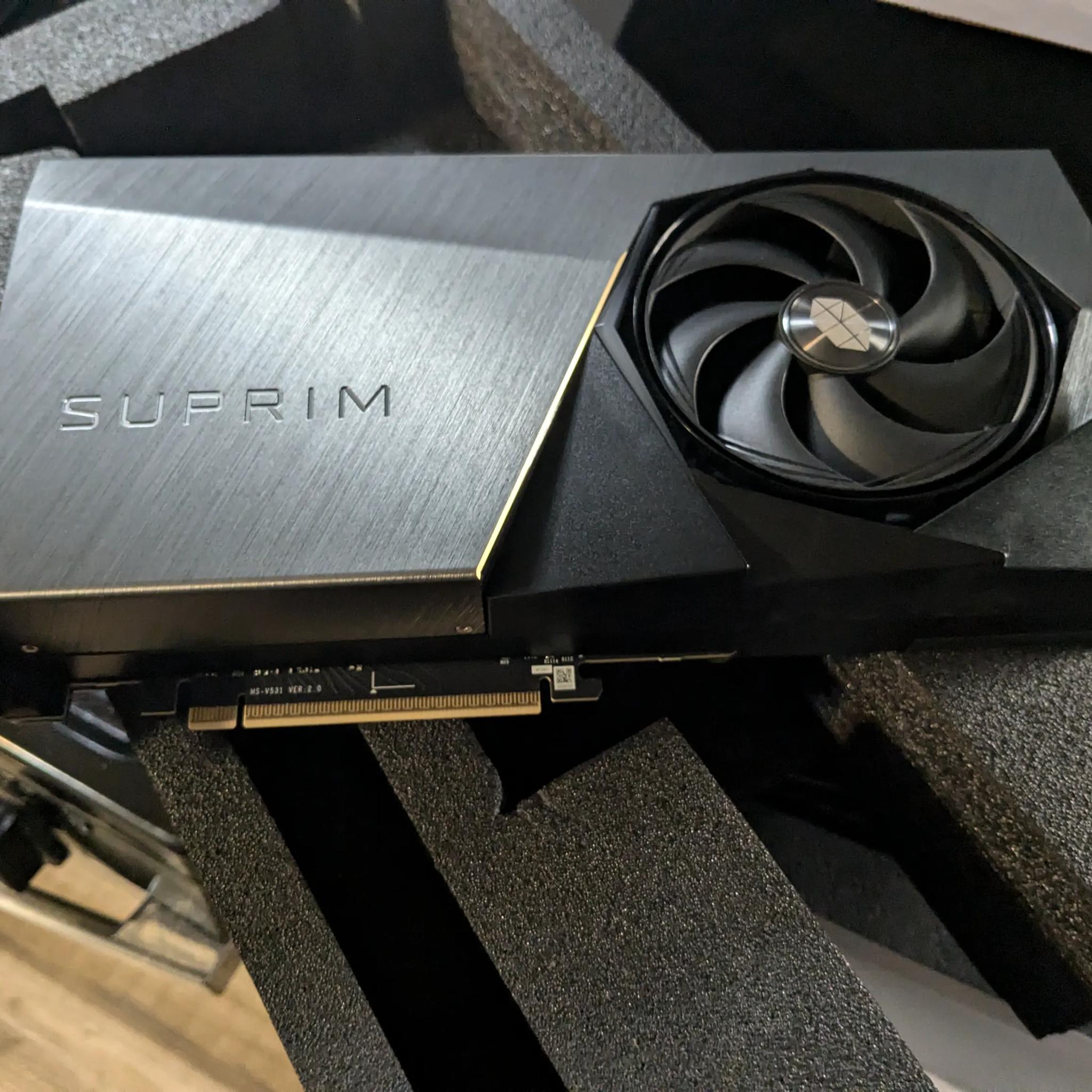 Nvidia RTX 5080 Msi Suprim liquid Soc edition