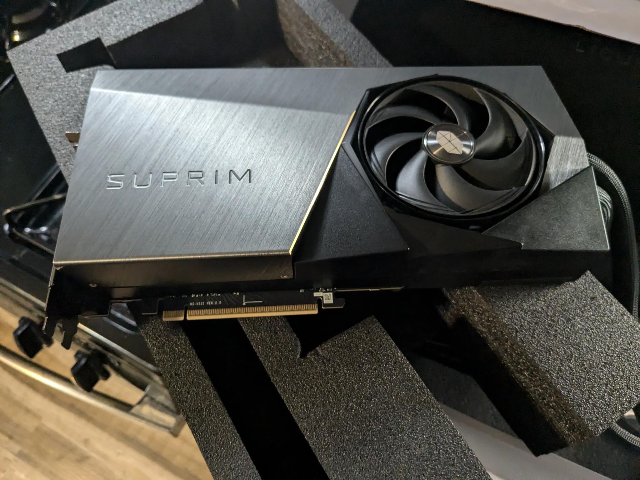 Nvidia RTX 5080 Msi Suprim liquid Soc edition