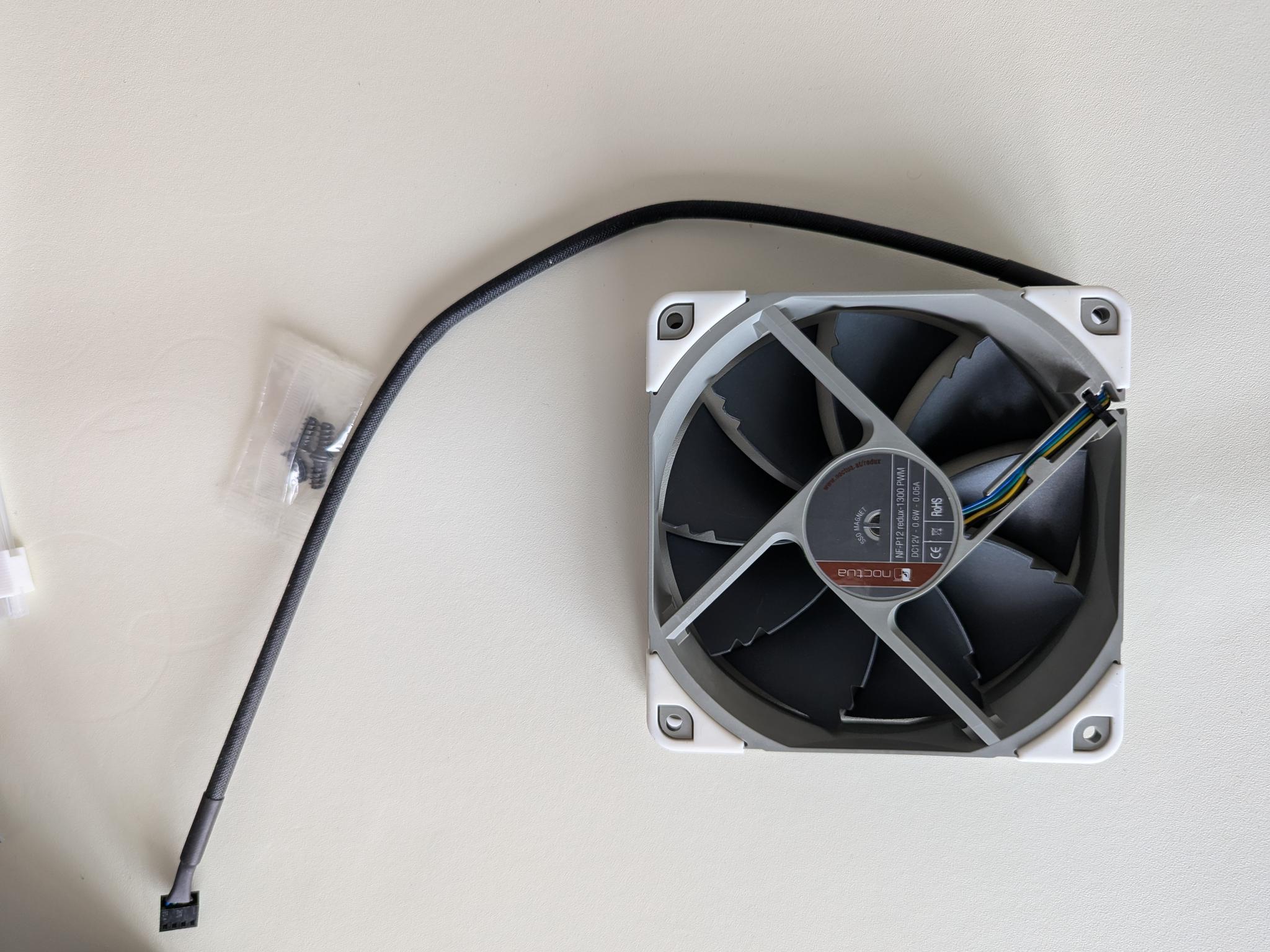 Super Flower MEGACOOL 120mm fan, Triple-Pack + Noctua NF-P12 + Thermalright TL-P9 92mm Case Fan