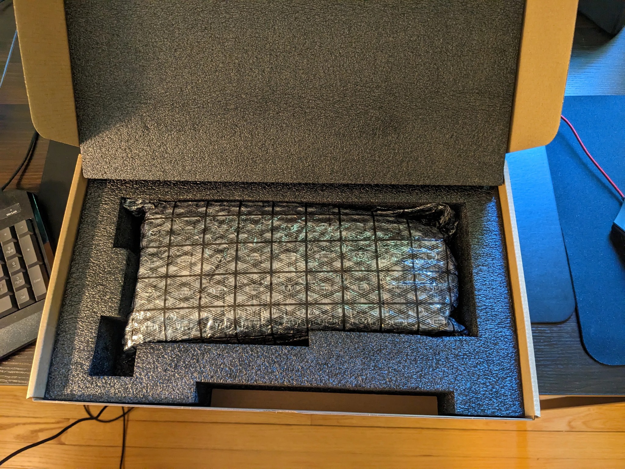 2 MONTH USED Gigabyte Radeon RX 6800 OC 16 GB