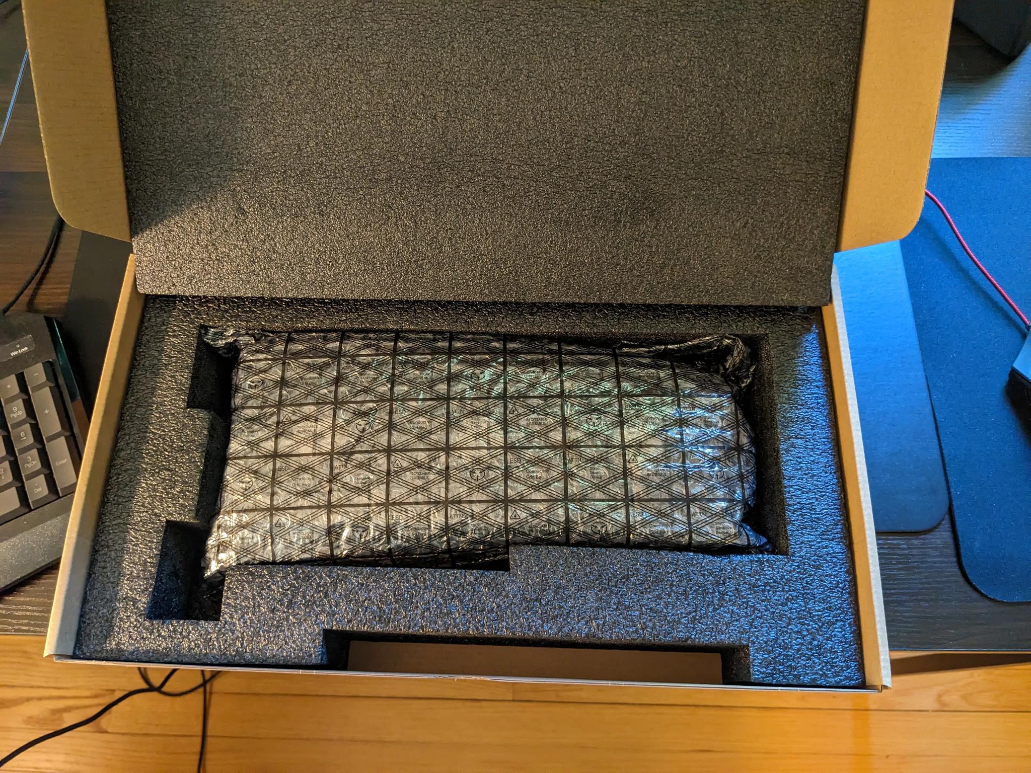 2 MONTH USED Gigabyte Radeon RX 6800 OC 16 GB