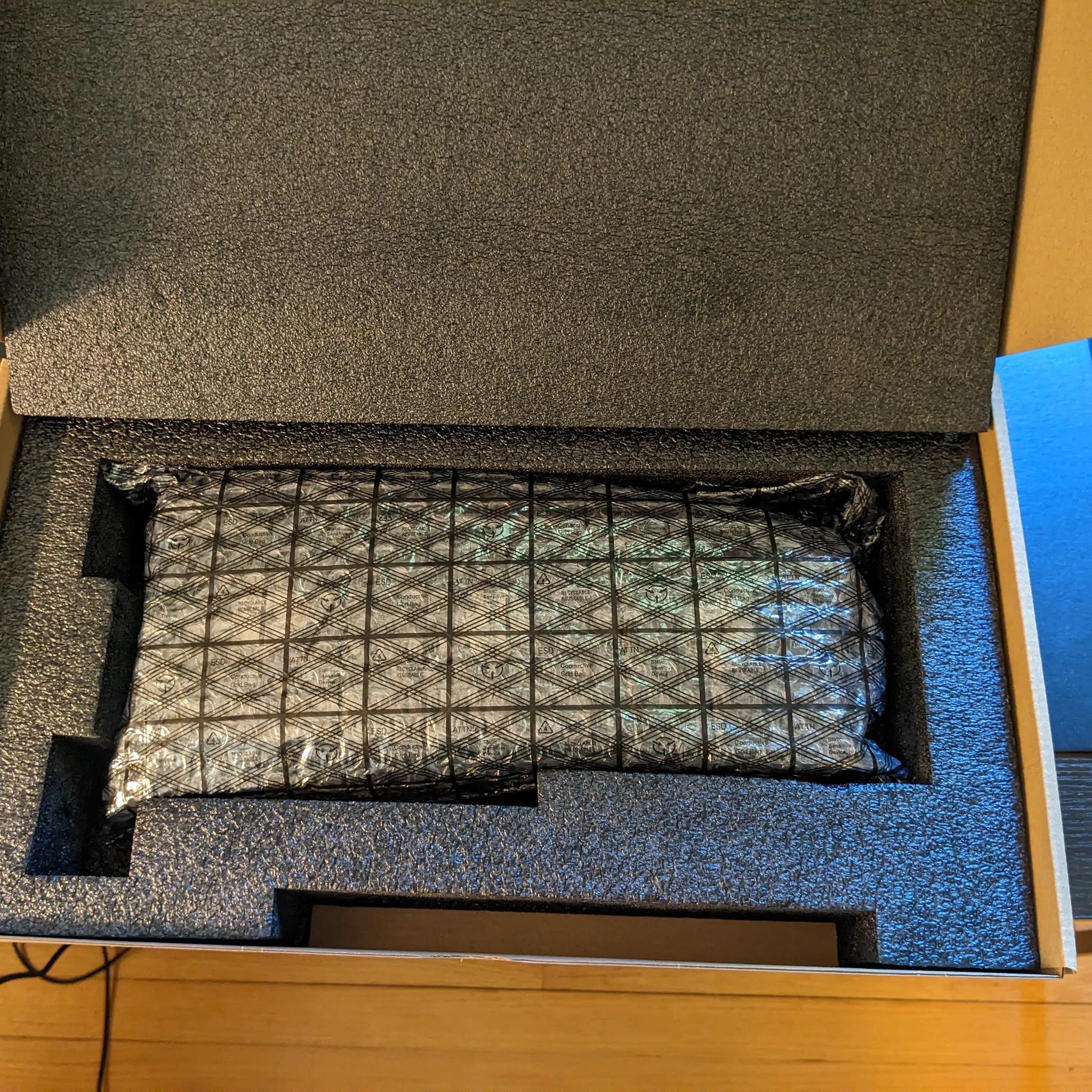 2 MONTH USED Gigabyte Radeon RX 6800 OC 16 GB