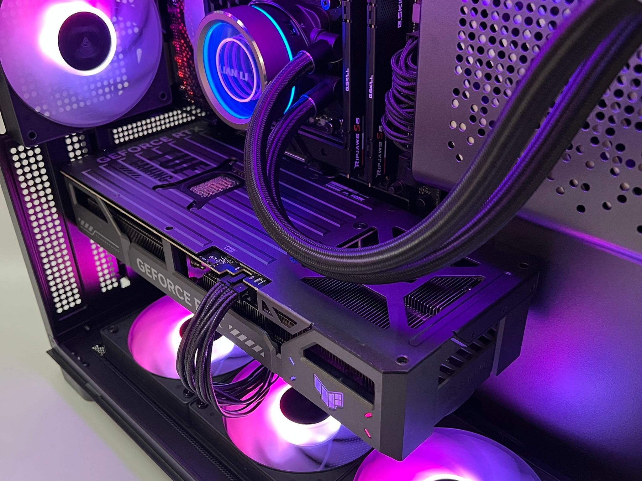 GeForce RTX 5070 Custom Gaming PC - Core i7-14700K 32gb DDR5