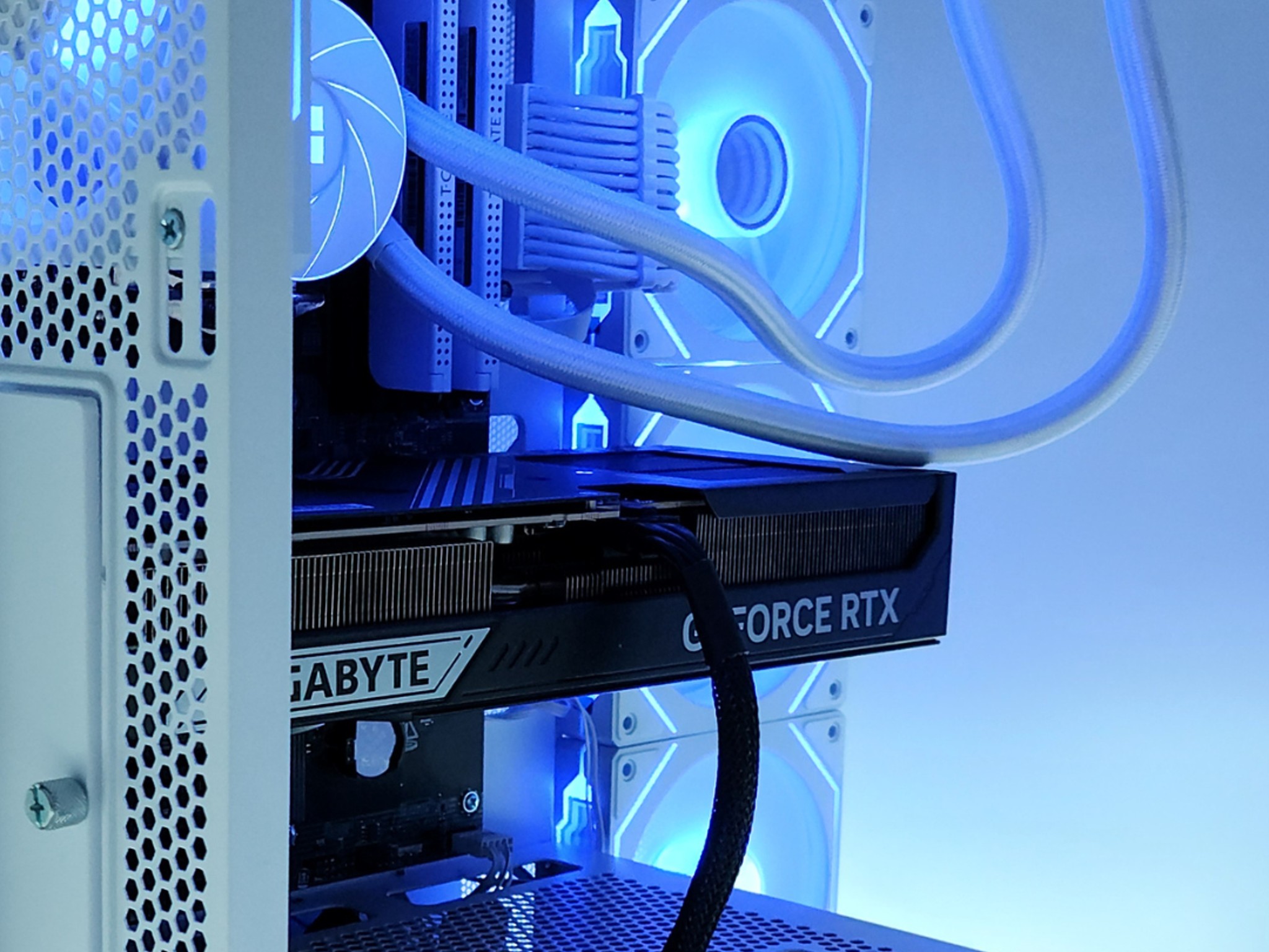 🚨BLACK FRIDAY🚨: RTX 5070 TI | Ryzen 9600X | 32GB DDR5 RAM | 2TB SSD | 6 RGB Fans | White Gaming PC