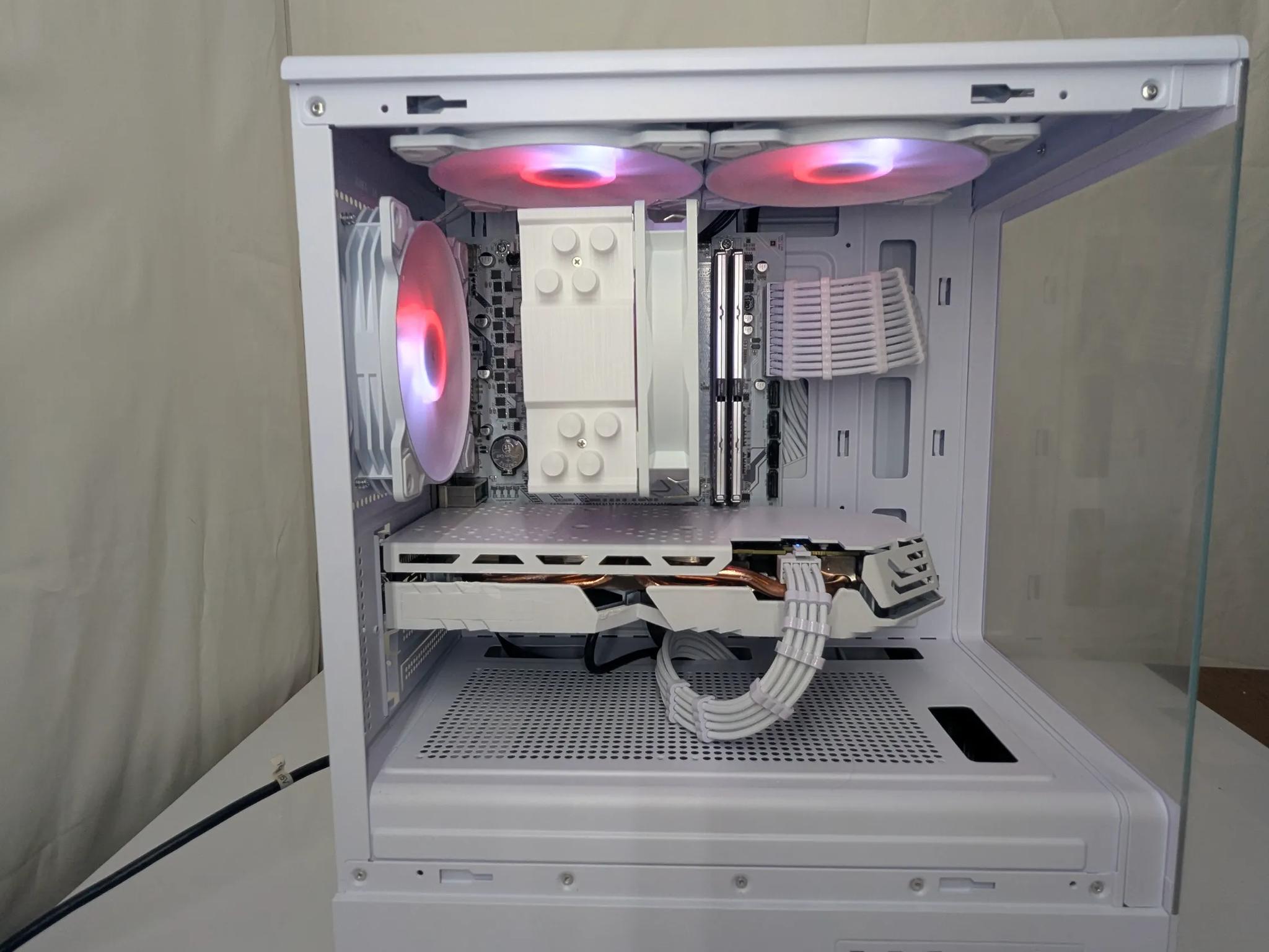 White-Themed Gaming PC – RX 580 | Ryzen 7 1700 | 16GB RAM | 500GB NVMe SSD