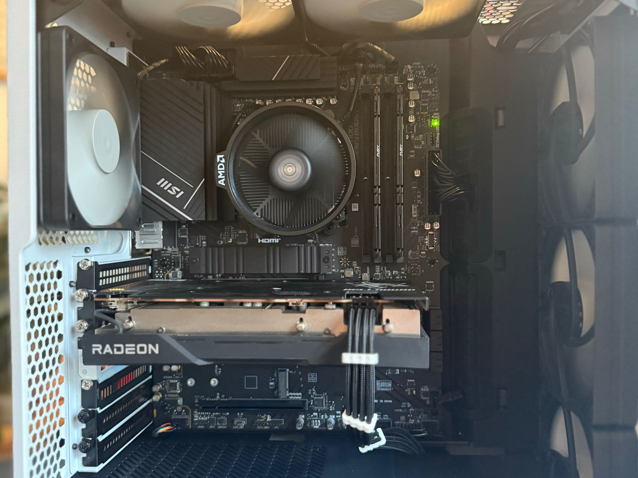 Stealthy High-End 1080p Gaming - RX 6600XT | Ryzen 5 8500G | 1TB SSD | 16GB DDR5