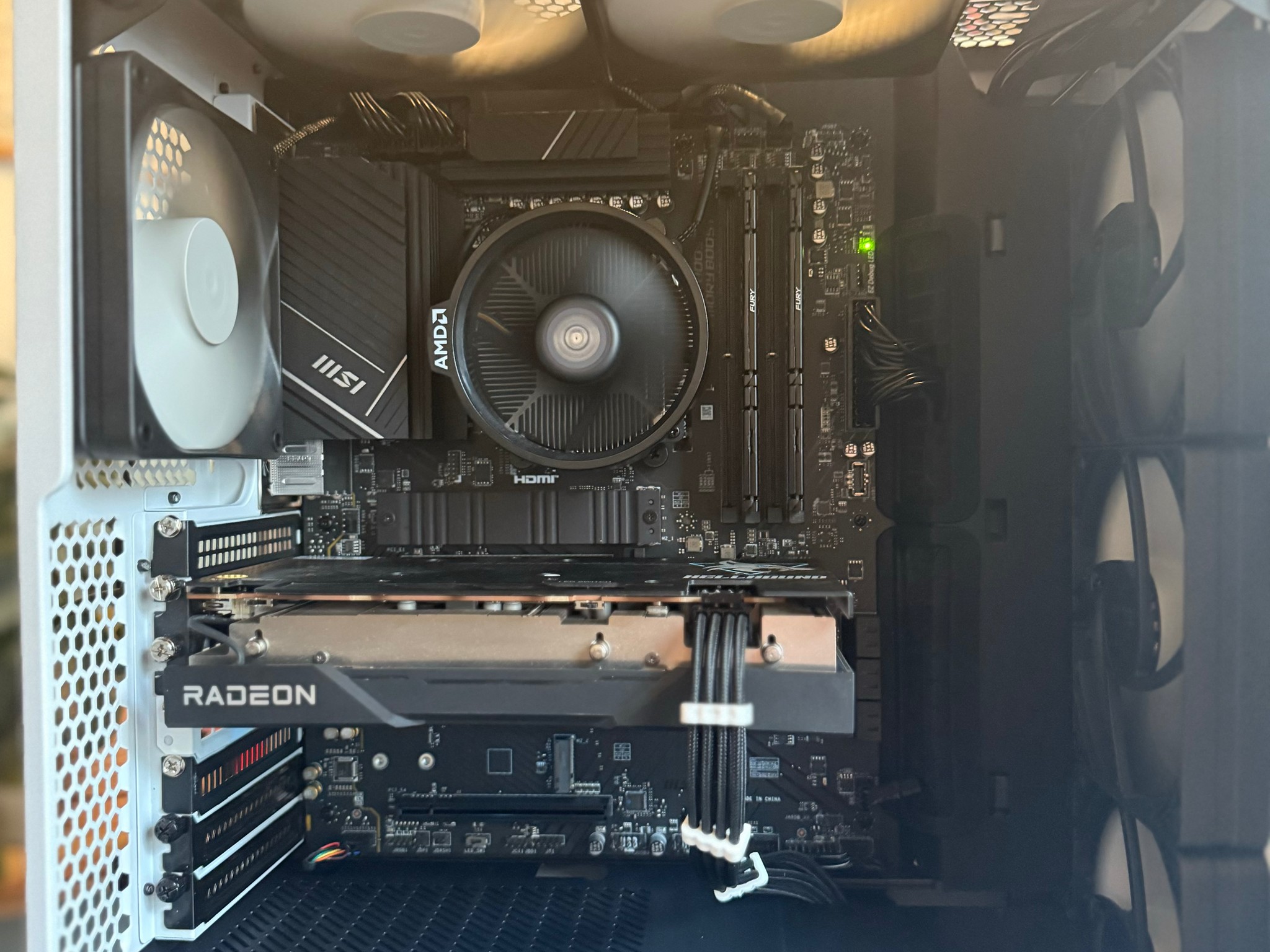 Stealthy High-End 1080p Gaming - RX 6600XT | Ryzen 5 8500G | 1TB SSD | 16GB DDR5