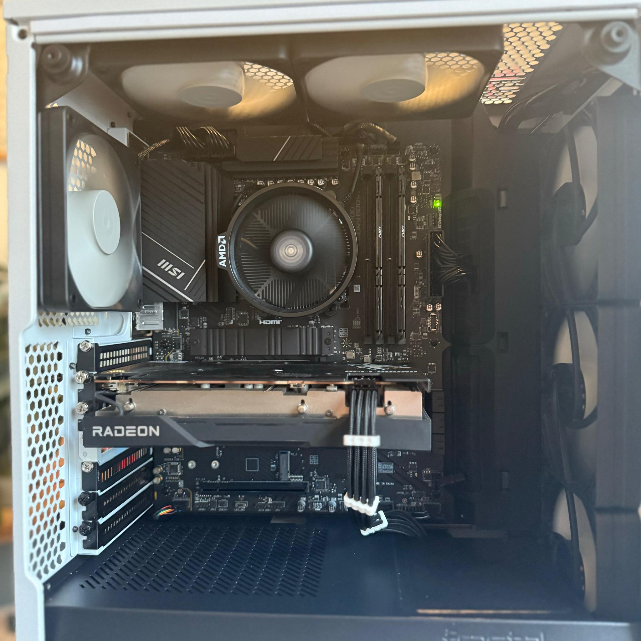 Stealthy High-End 1080p Gaming - RX 6600XT | Ryzen 5 8500G | 1TB SSD | 16GB DDR5