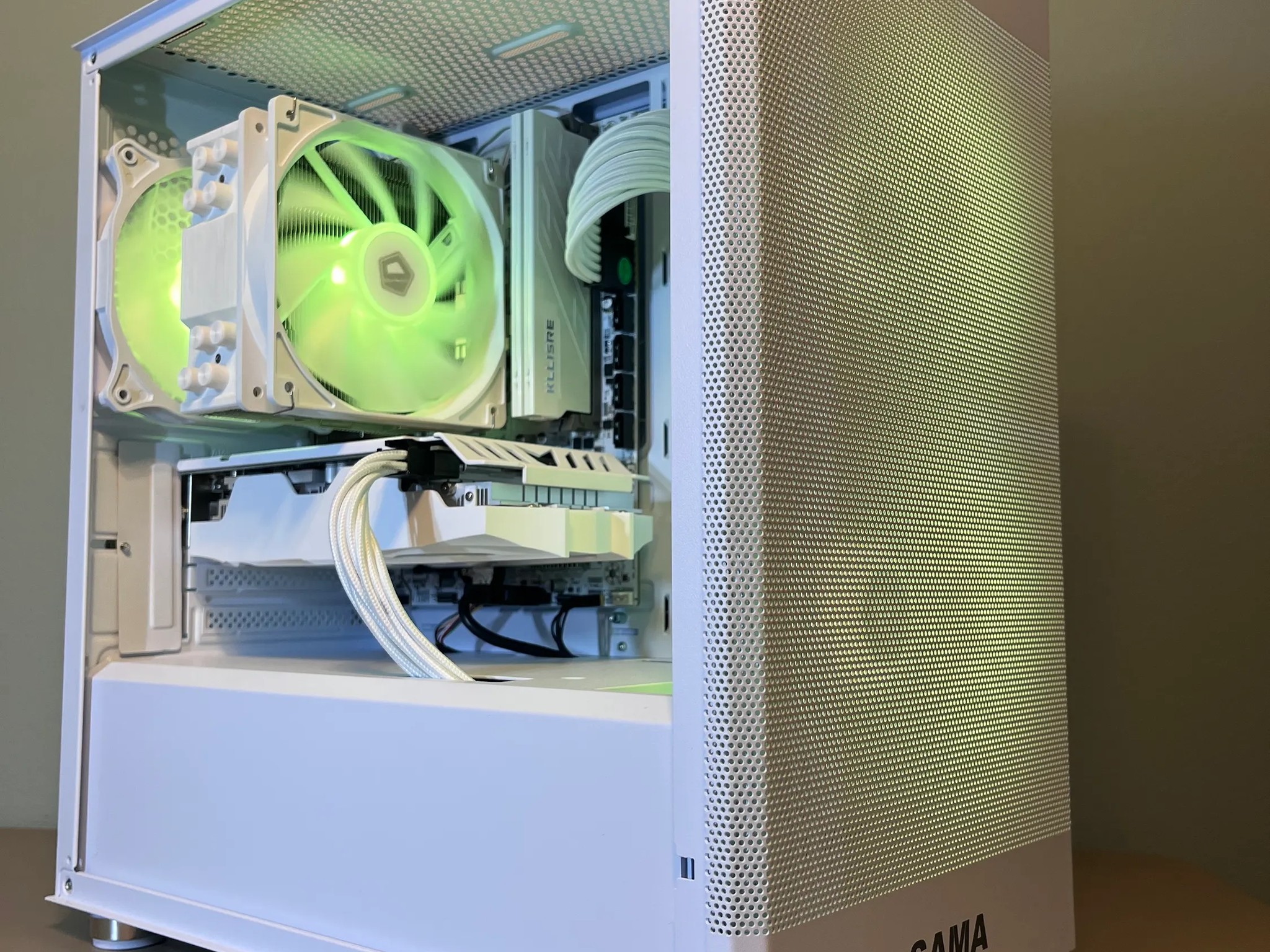 ⚪⚪ White Gaming PC⚪AMD RX 5500 XT 8GB⚪Ryzen 3 3100⚪16GB DDR4⚪500GB NVME