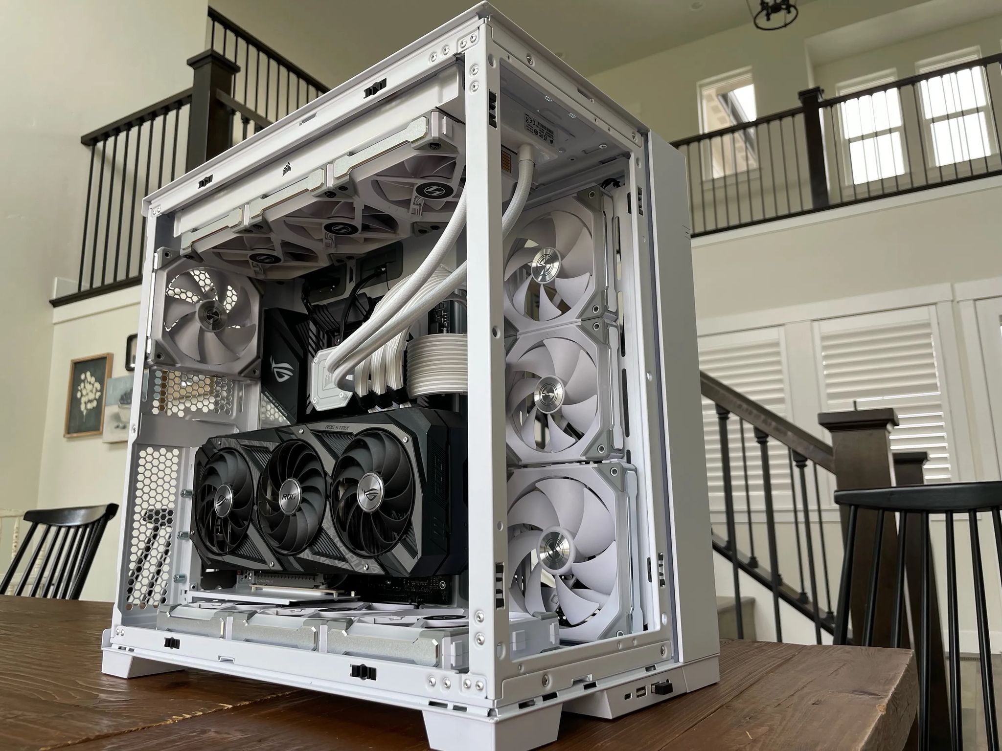 White Beast: RTX 3090 STRIX 24GB, Ryzen 9 5900X, 32GB DDR4 3600MHz Corsair Vengeance RAM, 5TB