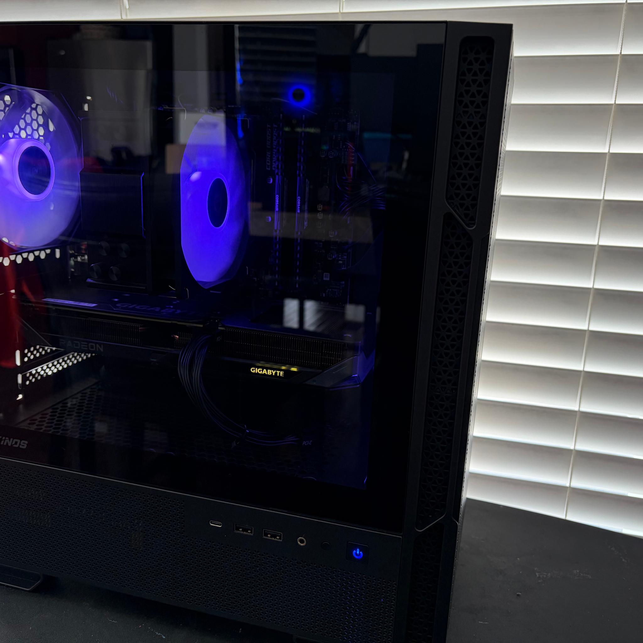 RX 9060 XT 16GB | Ryzen 7 5700X | 32GB RAM | 1.5TB NVMe | Wi-Fi | ARGB