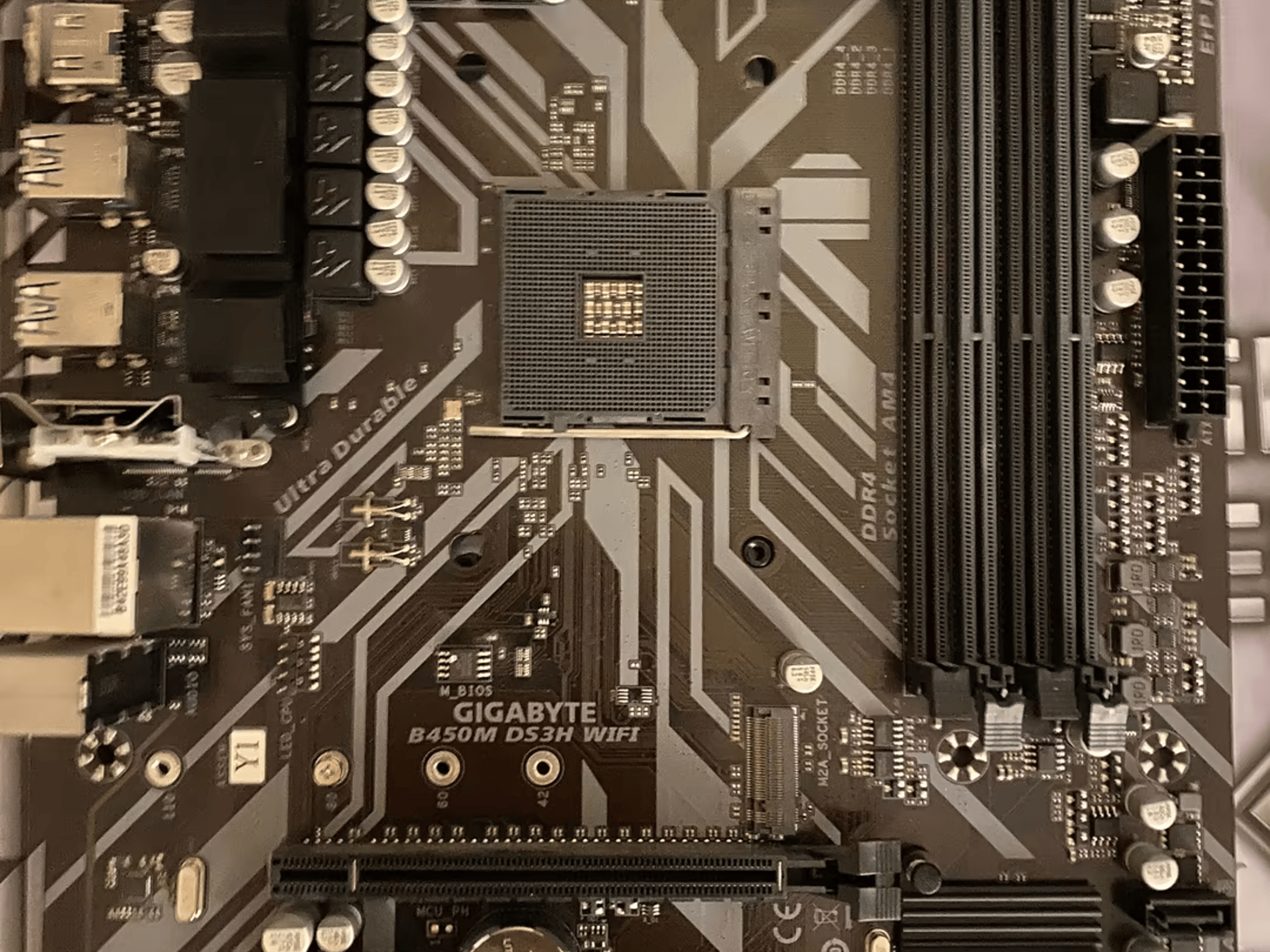 Gigabyte B450M DS3H Wi-Fi AM4 Motherboard