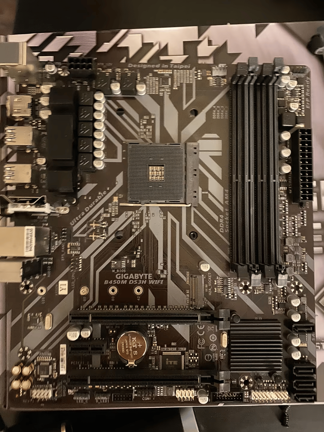 Gigabyte B450M DS3H Wi-Fi AM4 Motherboard