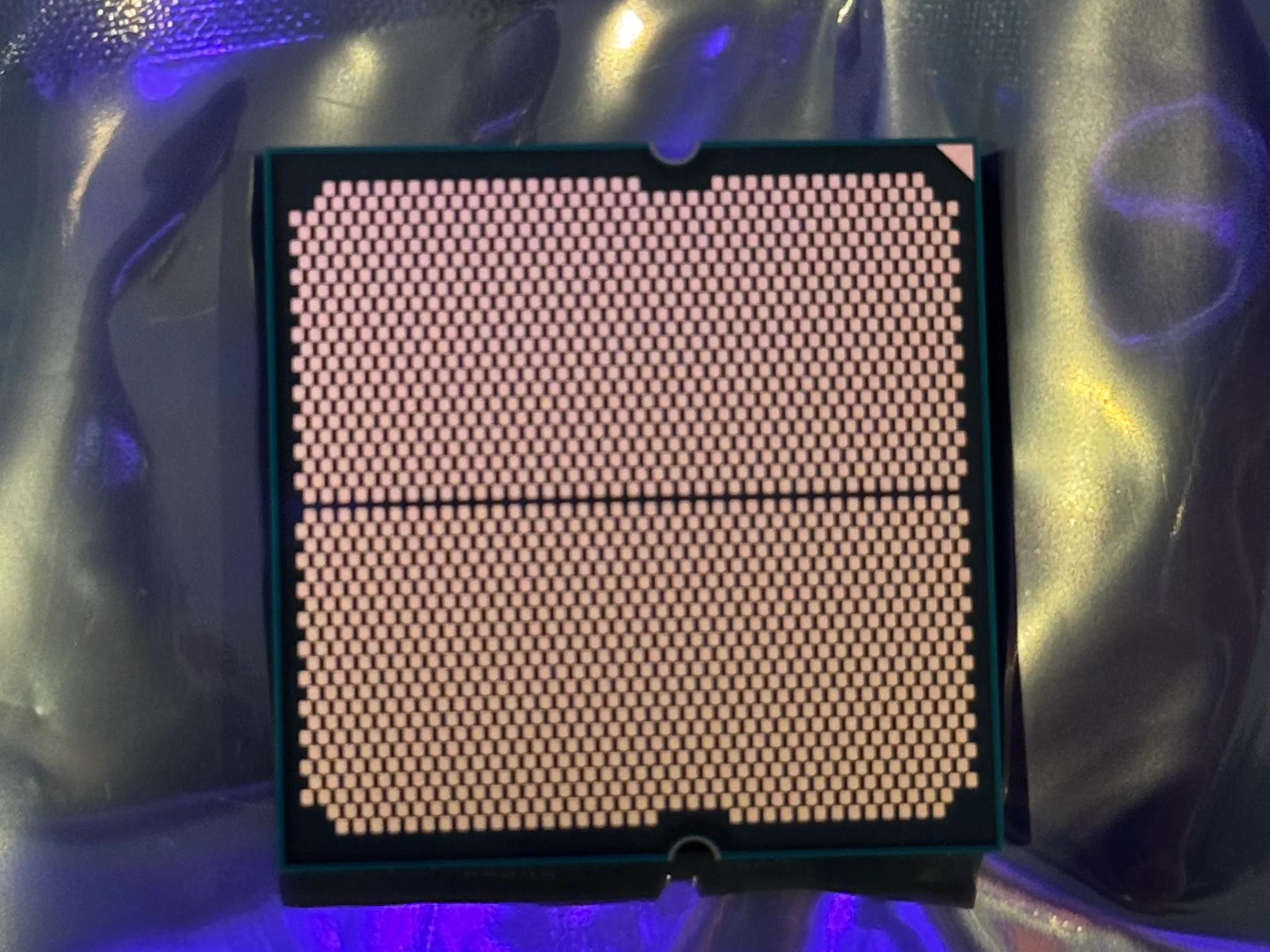 AMD Ryzen 7 7700 8-Core, 16-Thread Unlocked Desktop Processor