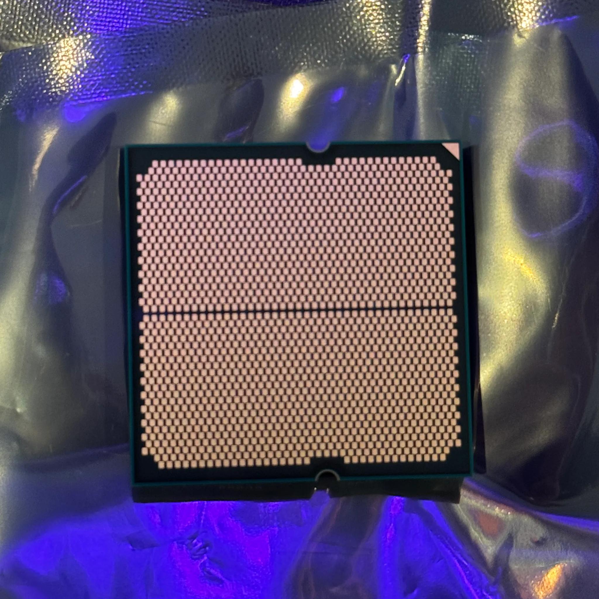 AMD Ryzen 7 7700 8-Core, 16-Thread Unlocked Desktop Processor